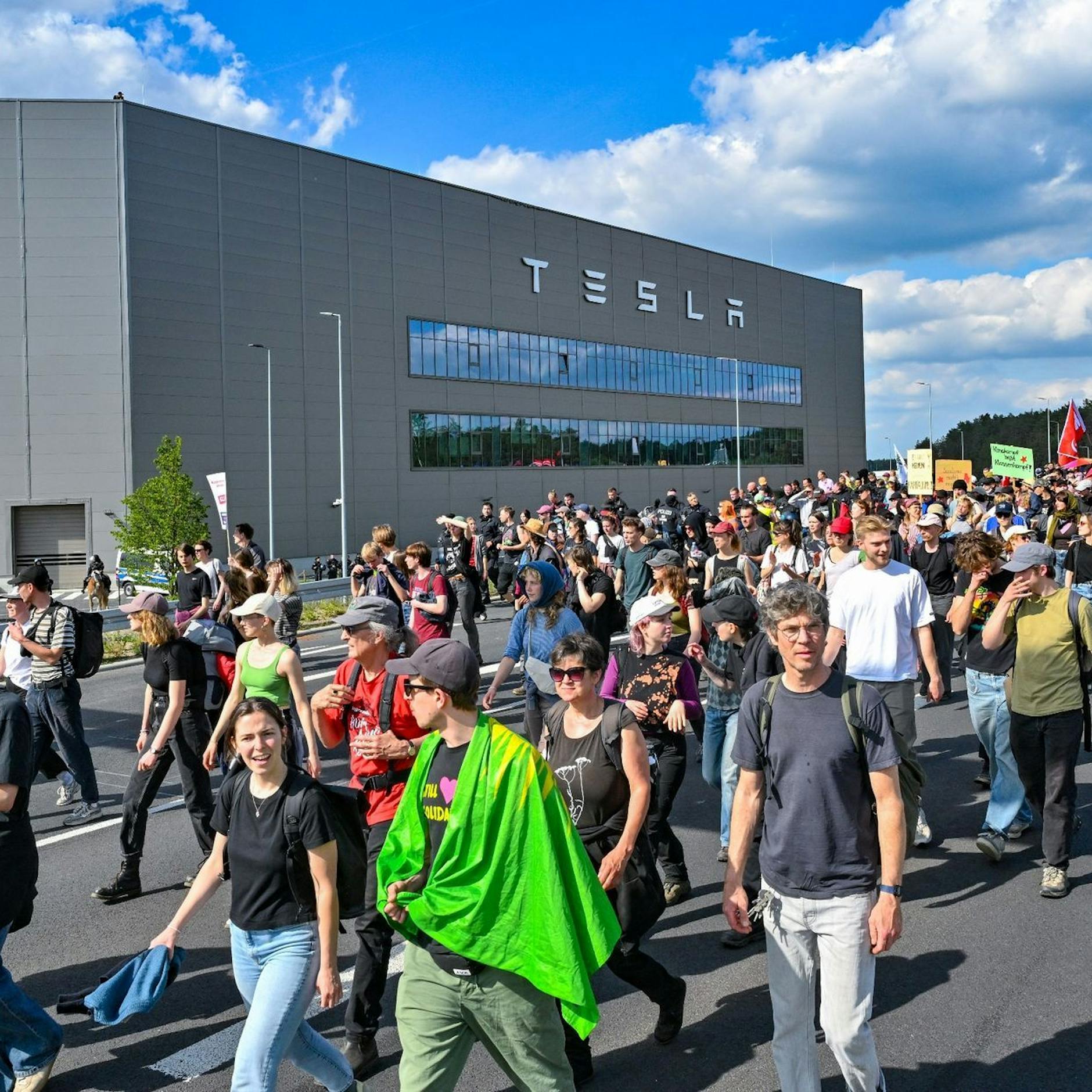 Image - Elon Musks Werk in Grünheide mit Vorwurf konfrontiert: Tesla nutzt weniger Wasser