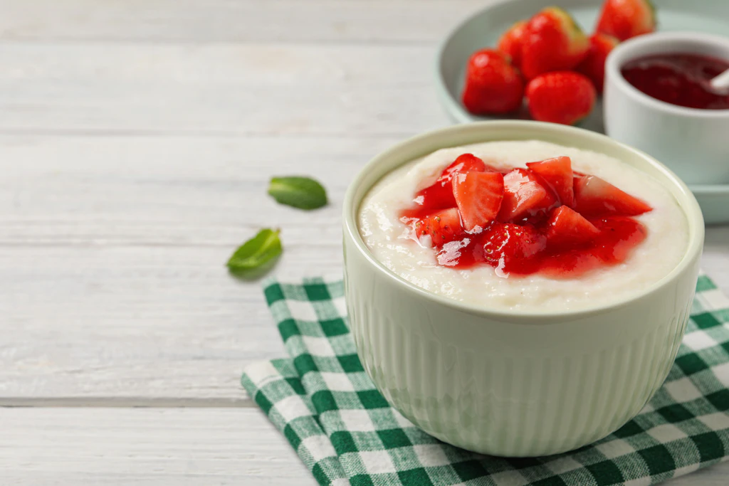 Rezept für feinen Grießbrei mit Erdbeer-Kompott wie von Oma