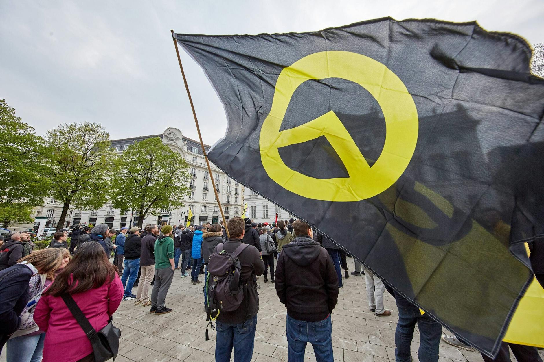 Mitglieder der Identitären Bewegung wurden an der Ausreise aus Deutschland gehindert.