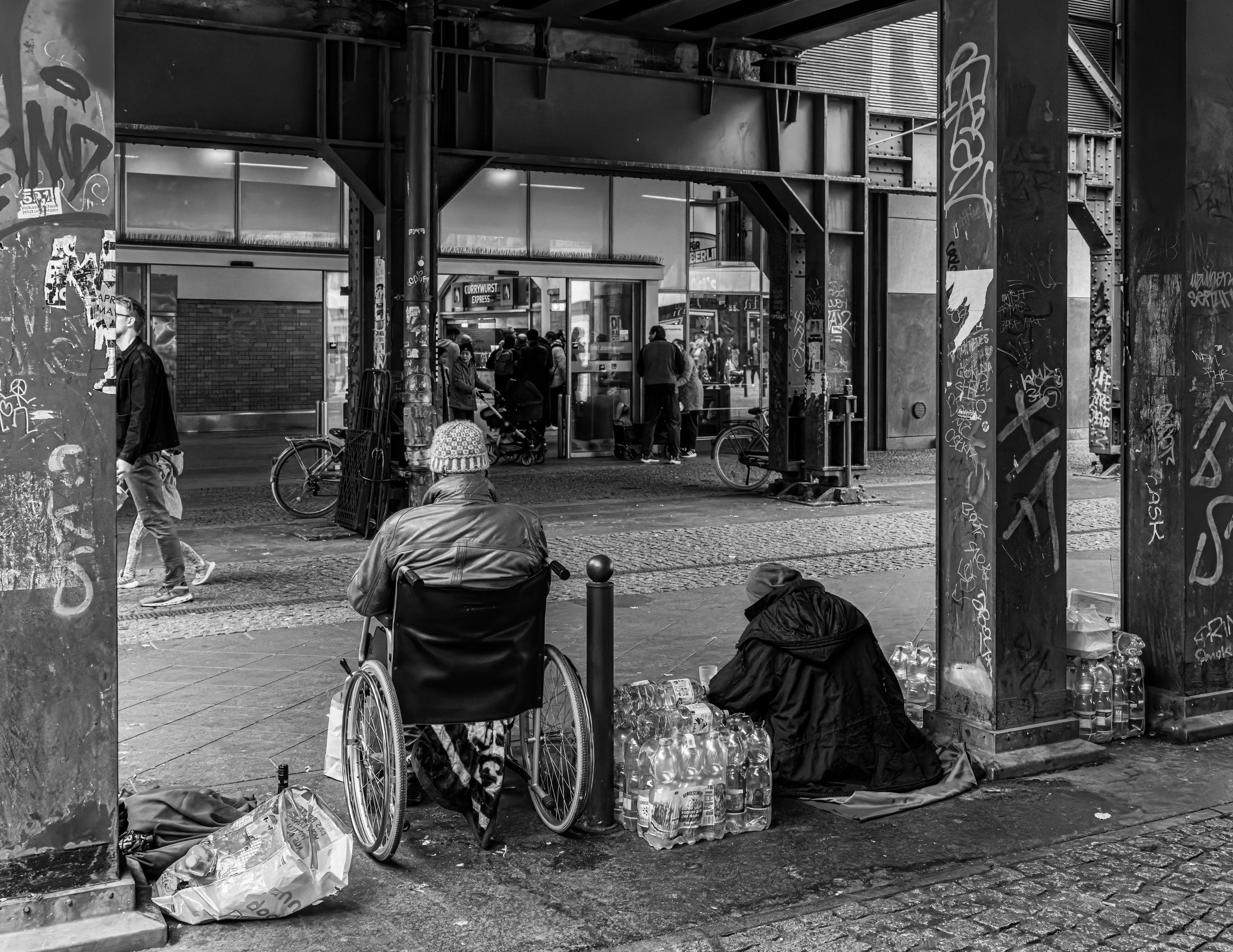 Angstraum Bahnhof Alexanderplatz: Darum wirft die Bahn Obdachlose raus