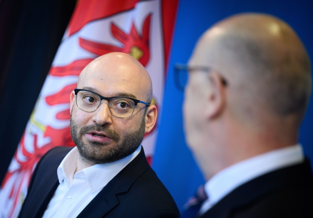 İçişleri Bakanı-Woidke (SPD) olarak eski bağlantılı René Wilke risk dolu