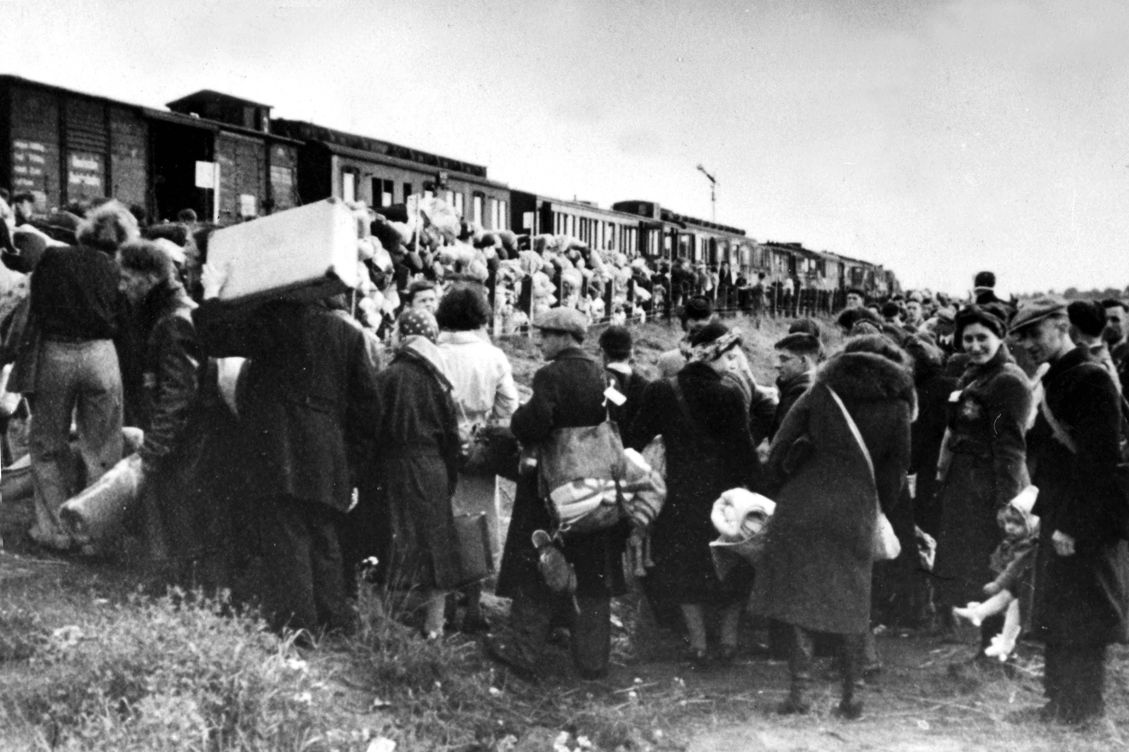 Deportationen von Juden in den Niederlanden, 1943. Die Familie Otto Bergers wohnte am Bahnhof und hörte die Hilferufe der Deportierten.