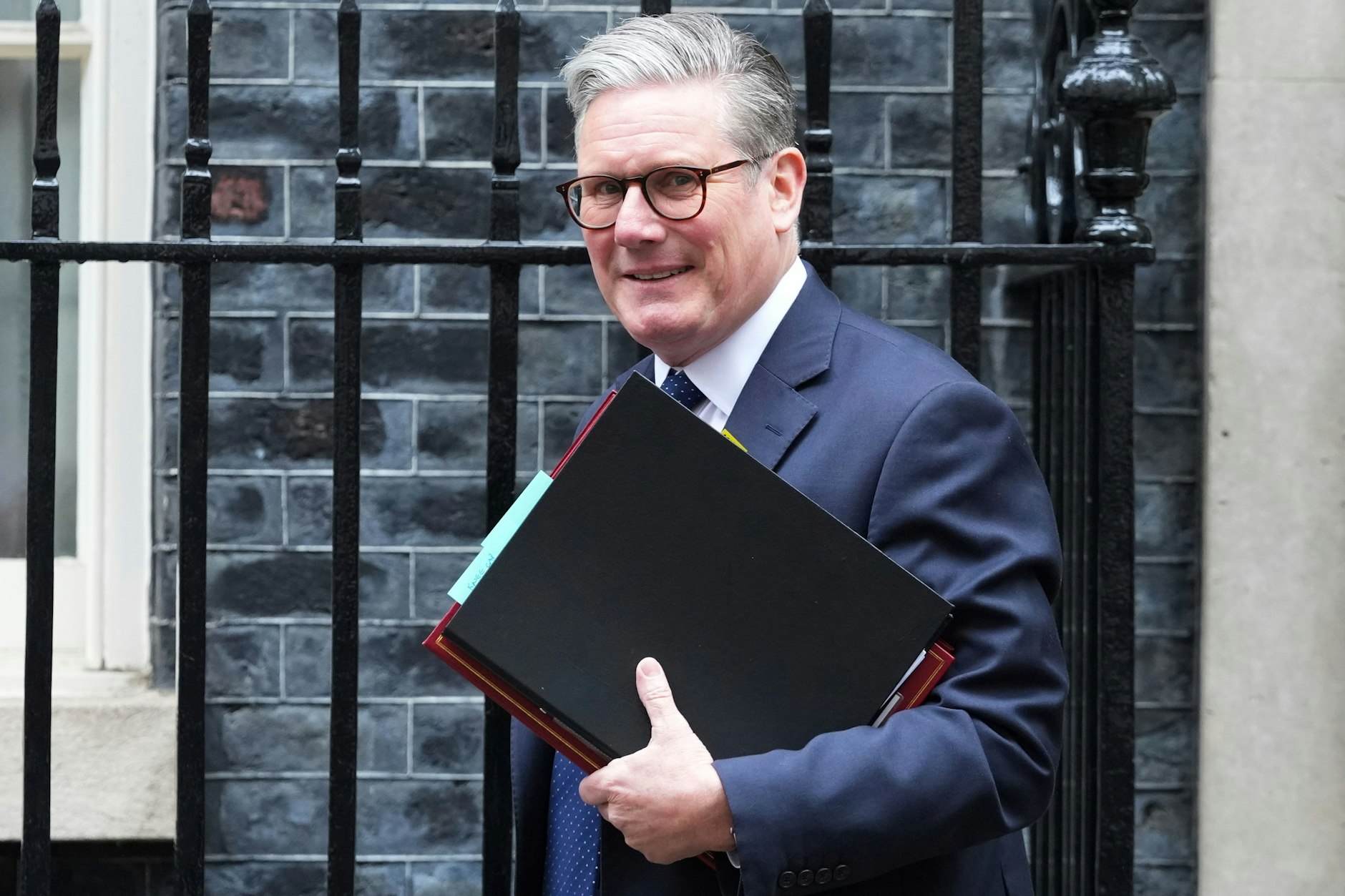 Der britische Premierminister Keir Starmer verlässt Downing Street 10. 