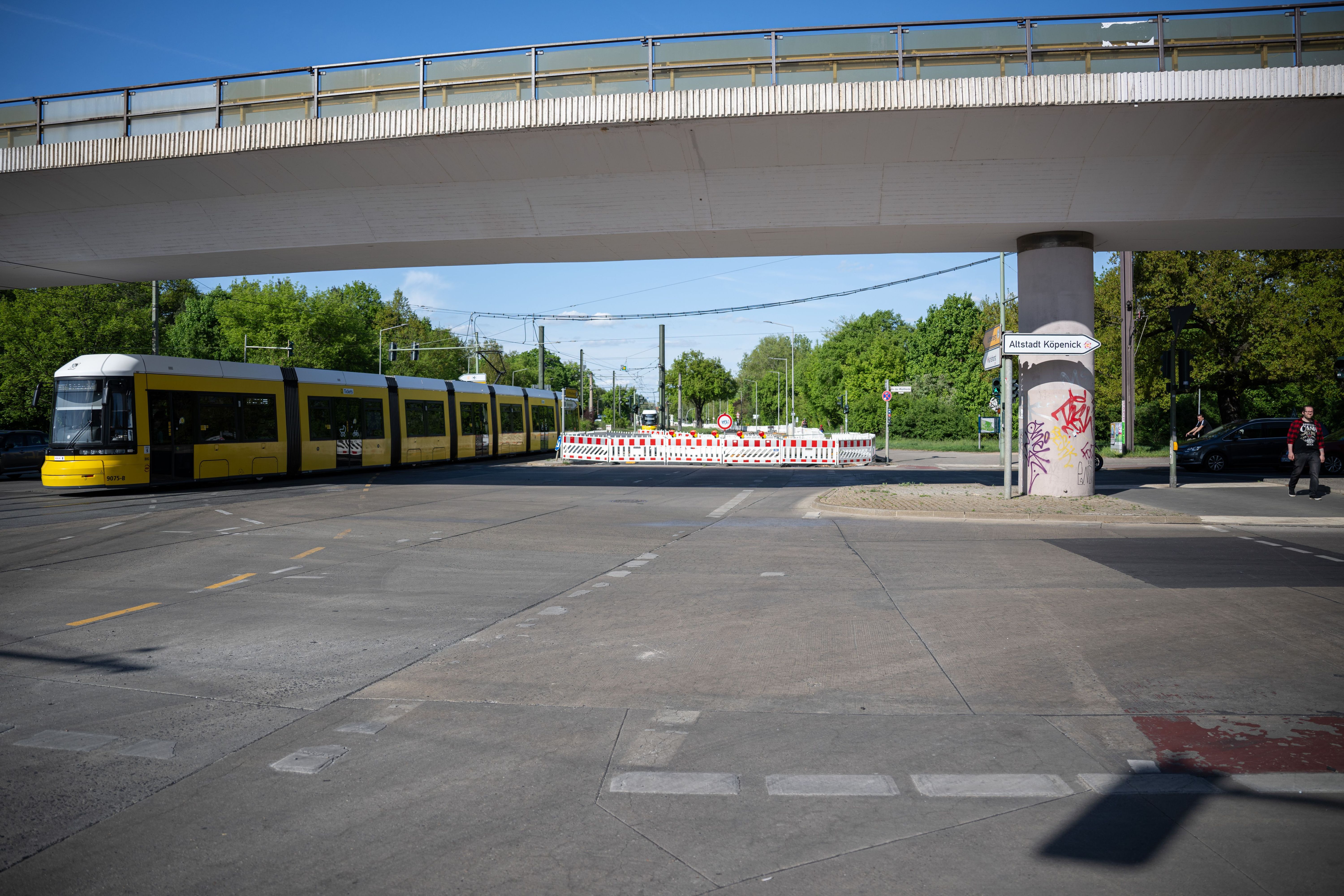 Einsturzgefahr! Ab sofort: Kreuzung unter der Brücke An der Wuhlheide gesperrt