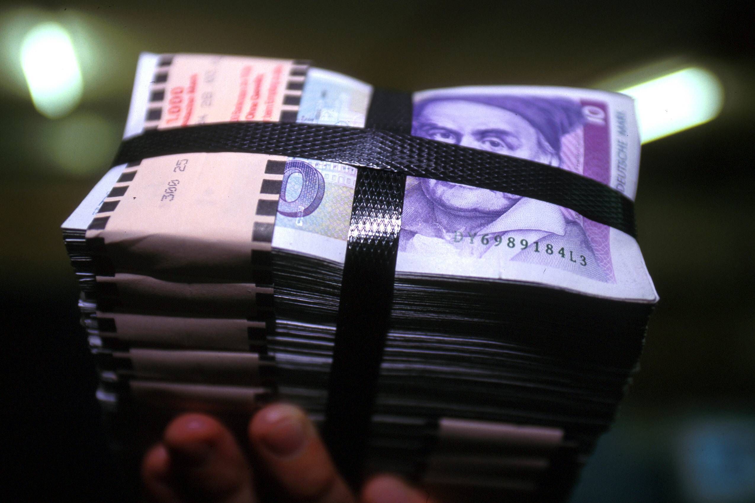 Die Spur der Scheine: SO wurden die DDR-Milliarden beiseitegeschafft