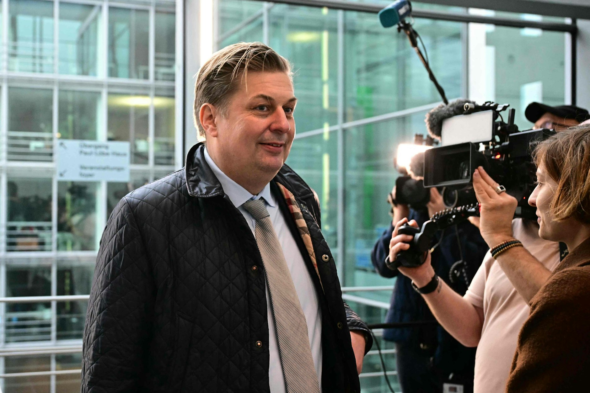 Der AfD-Bundestagsabgeordnete Krah weist die Vorwürfe gegen ihn zurück.