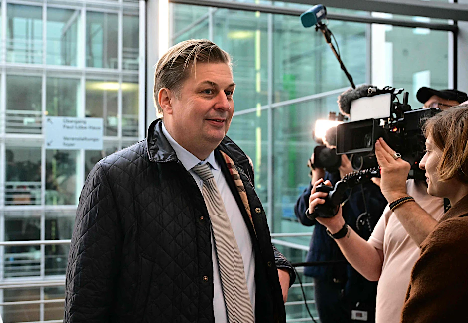 Der AfD-Bundestagsabgeordnete Krah weist die Vorwürfe gegen ihn zurück.