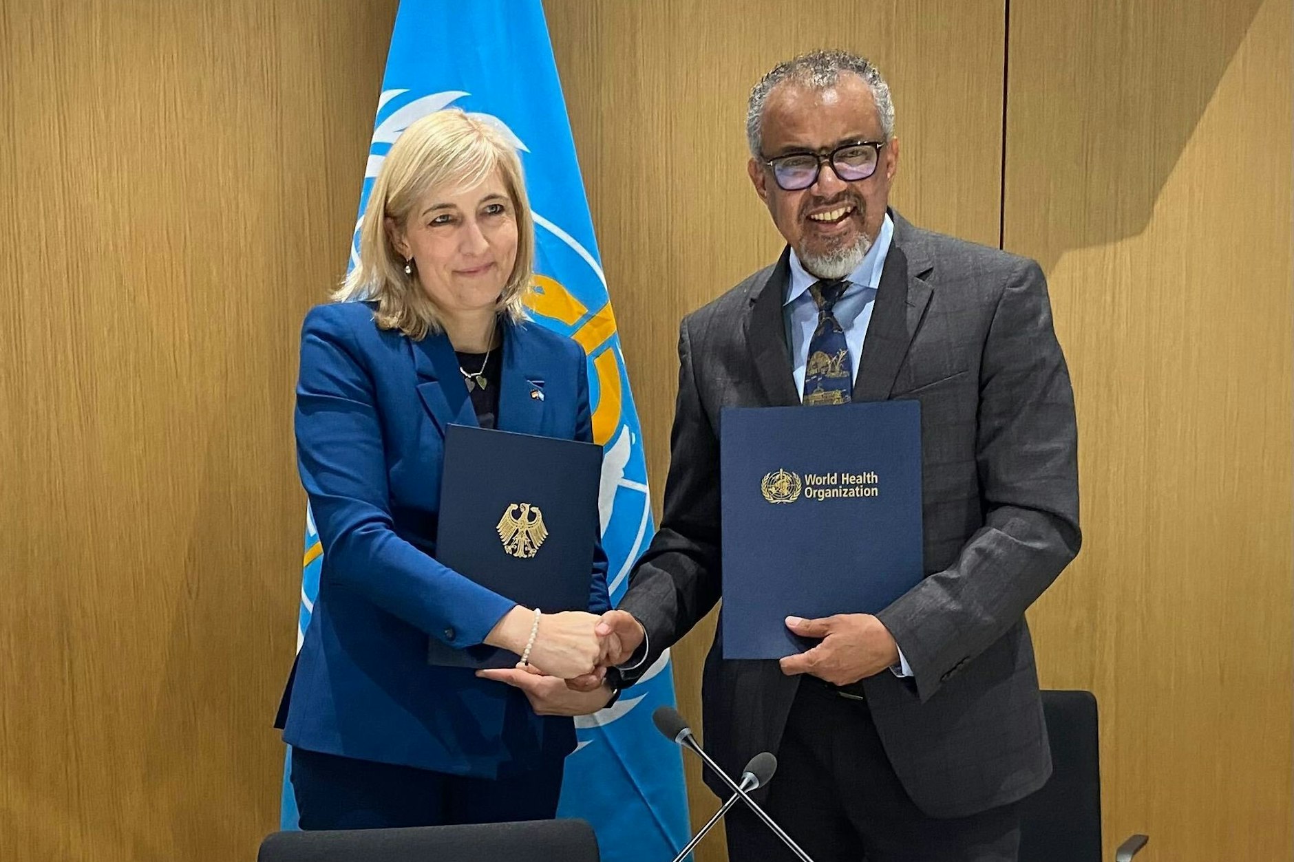 Nina Warken (CDU), Bundesministerin für Gesundheit, trifft sich in Genf mit WHO-Generaldirektor Tedros Adhanom Ghebreyesus.