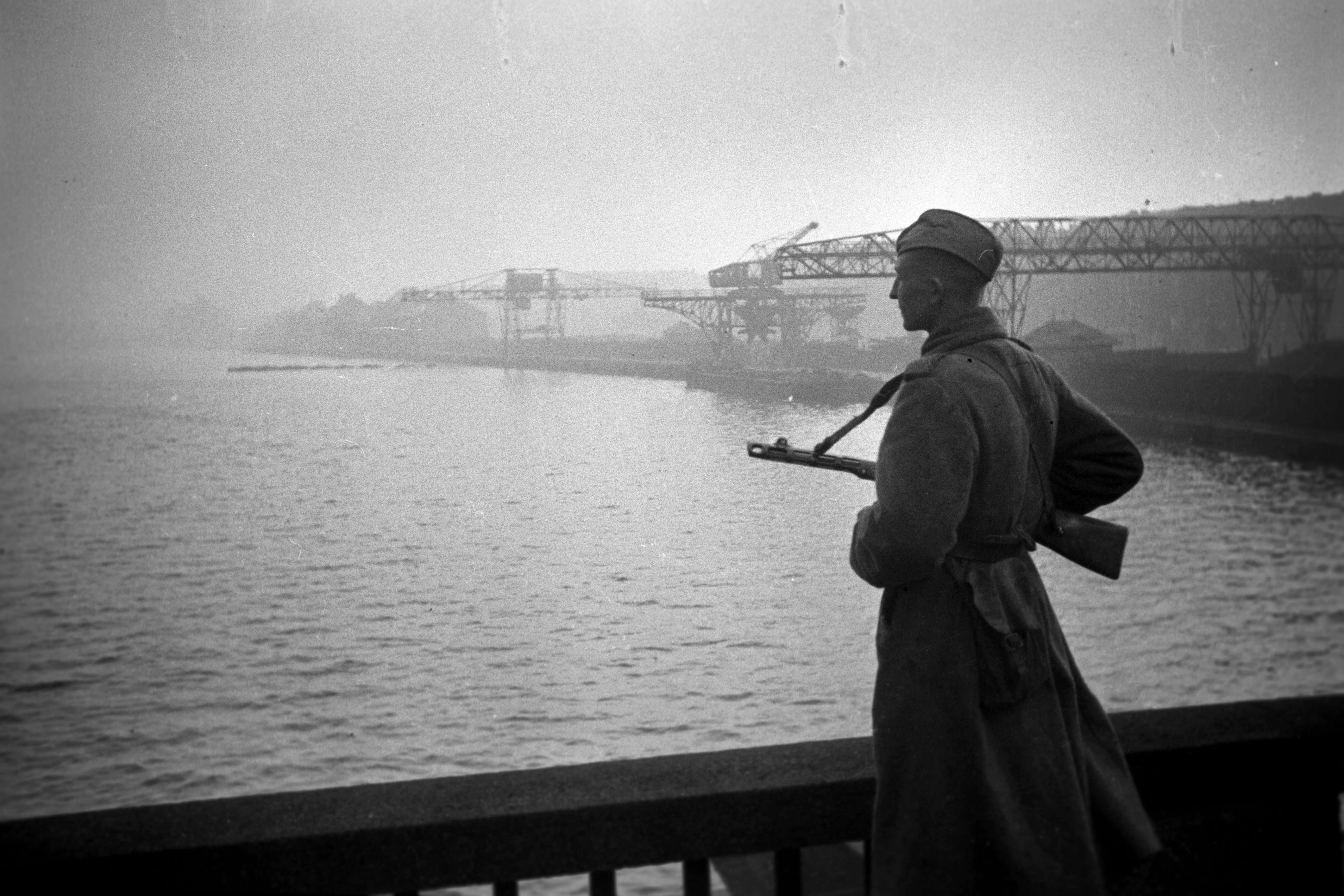 Sowjetischer Soldat in Magdeburg. In der Provinz Burg bei Magdeburg hatte Otto Berger mit seiner Vergangenheit wenig Aussicht auf eine Karriere in der sowjetischen Besatzungszone.