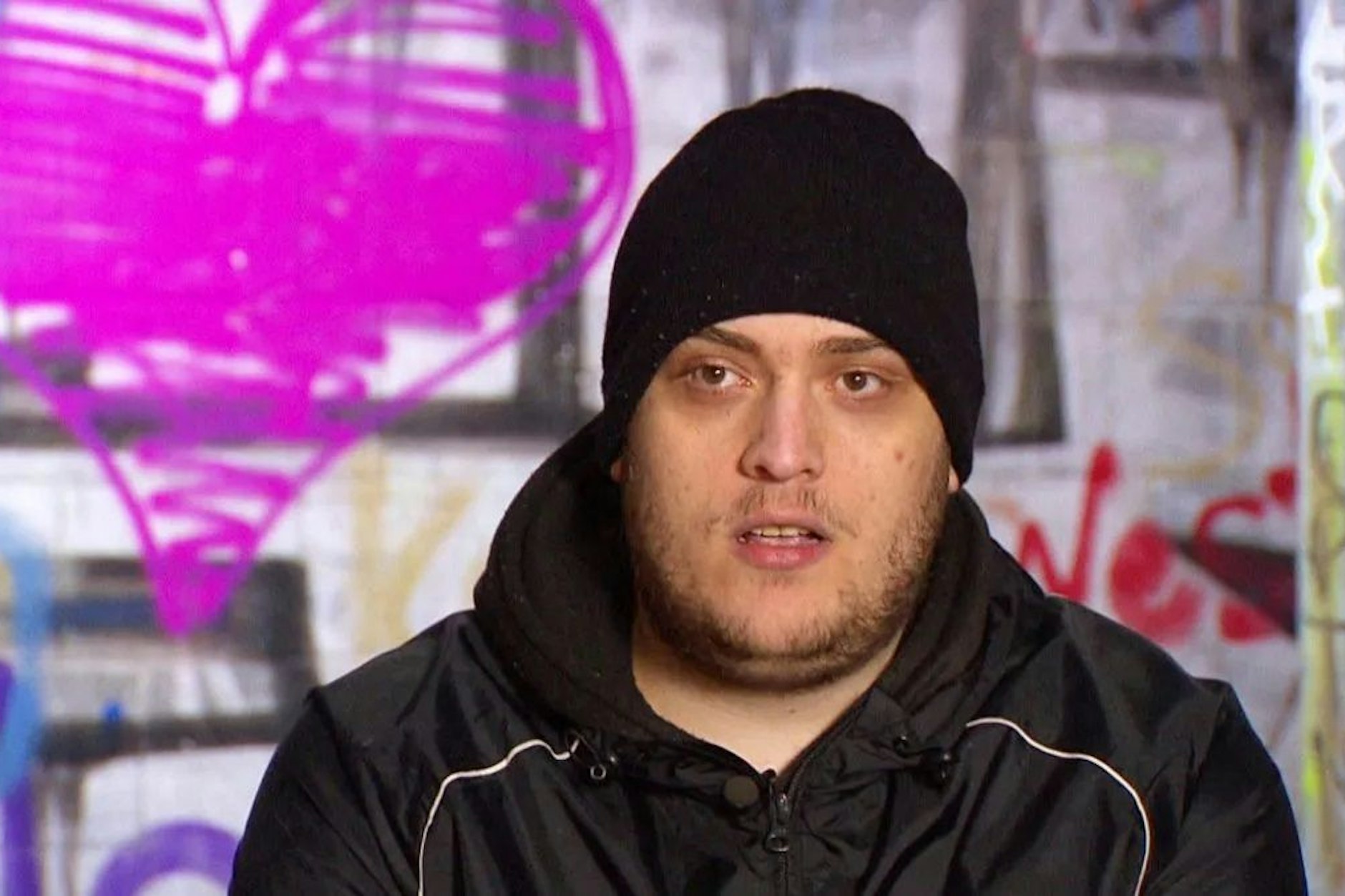 Nico gehört zu den Stars aus der Sozial-Doku „Armes Deutschland“. Er möchte keinen richtigen Job haben, sondern lieber bis zur Rente Bürgergeld kassieren.