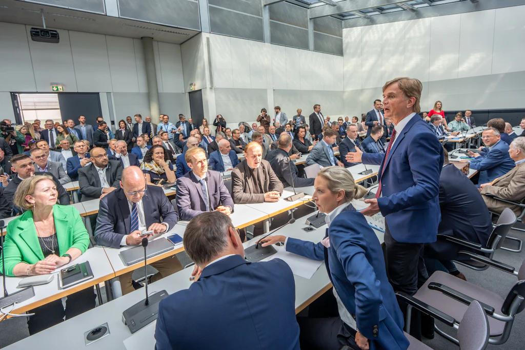 1,7 Quadratmeter pro Abgeordneten: AfD klagt über Platzmangel, SPD will Saal nicht räumen
