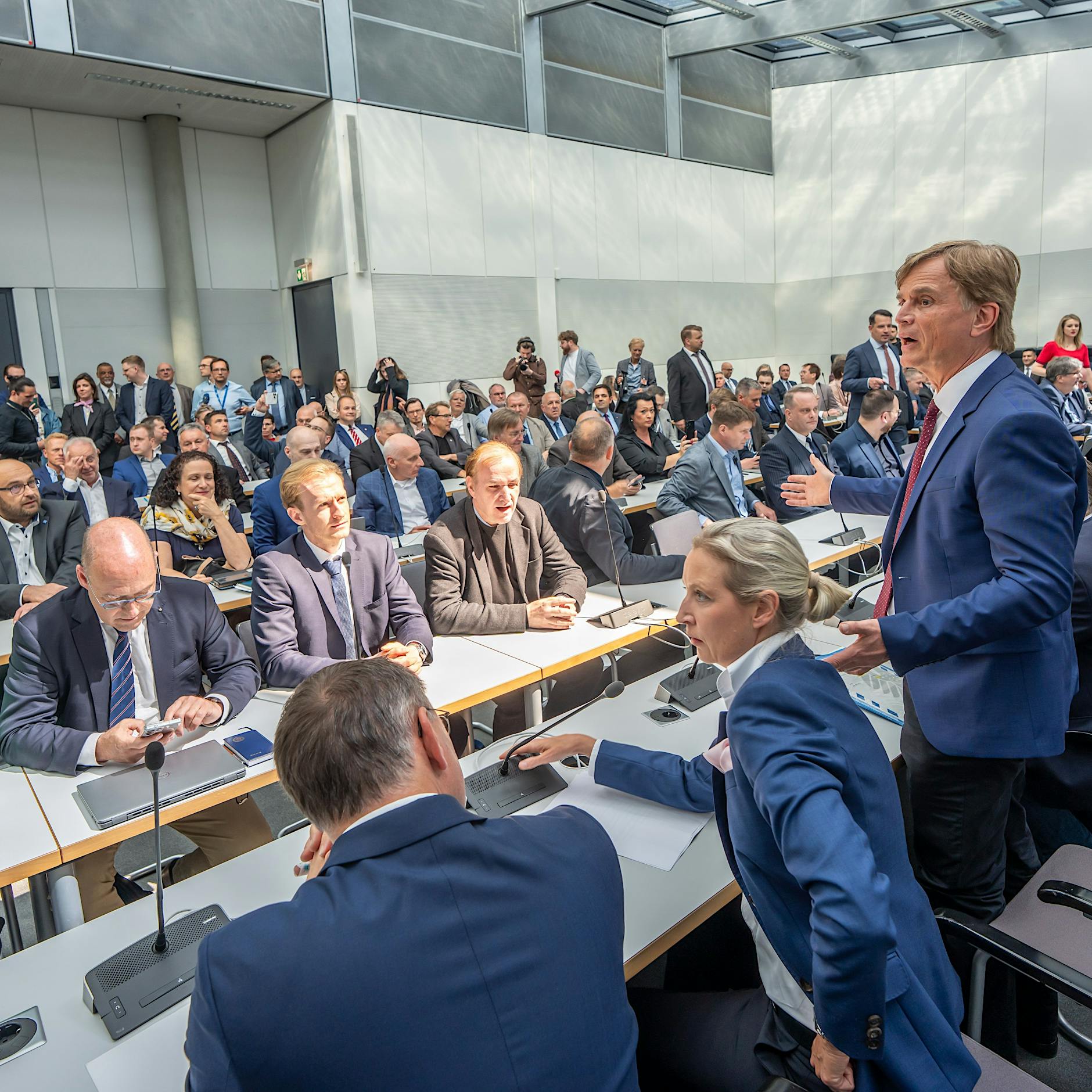AfD klagt über Platzmangel im Sitzungssaal: SPD will Raum nicht räumen