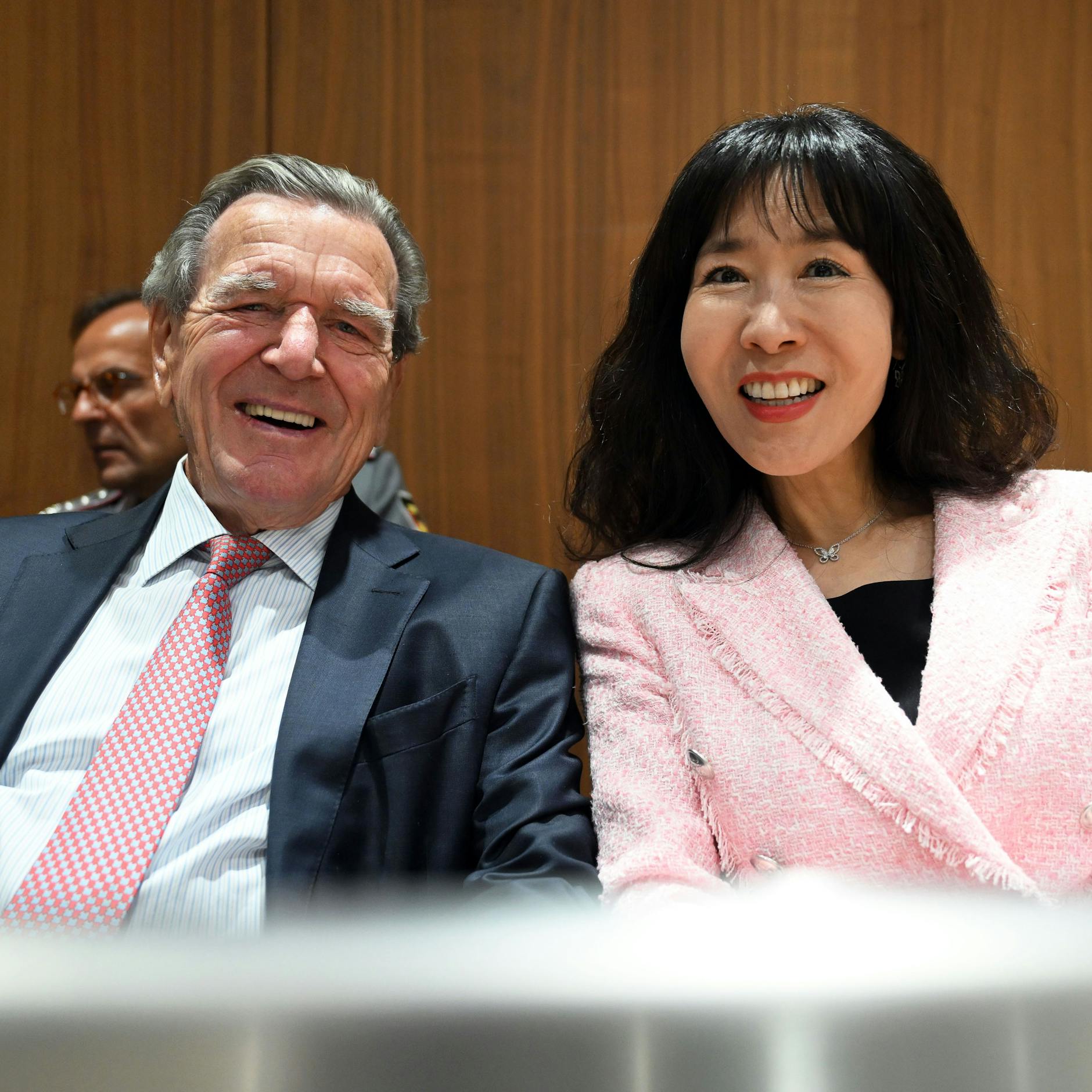 Image - Gerhard Schröder überrascht mit erstem öffentlichen Auftritt nach Burn-out