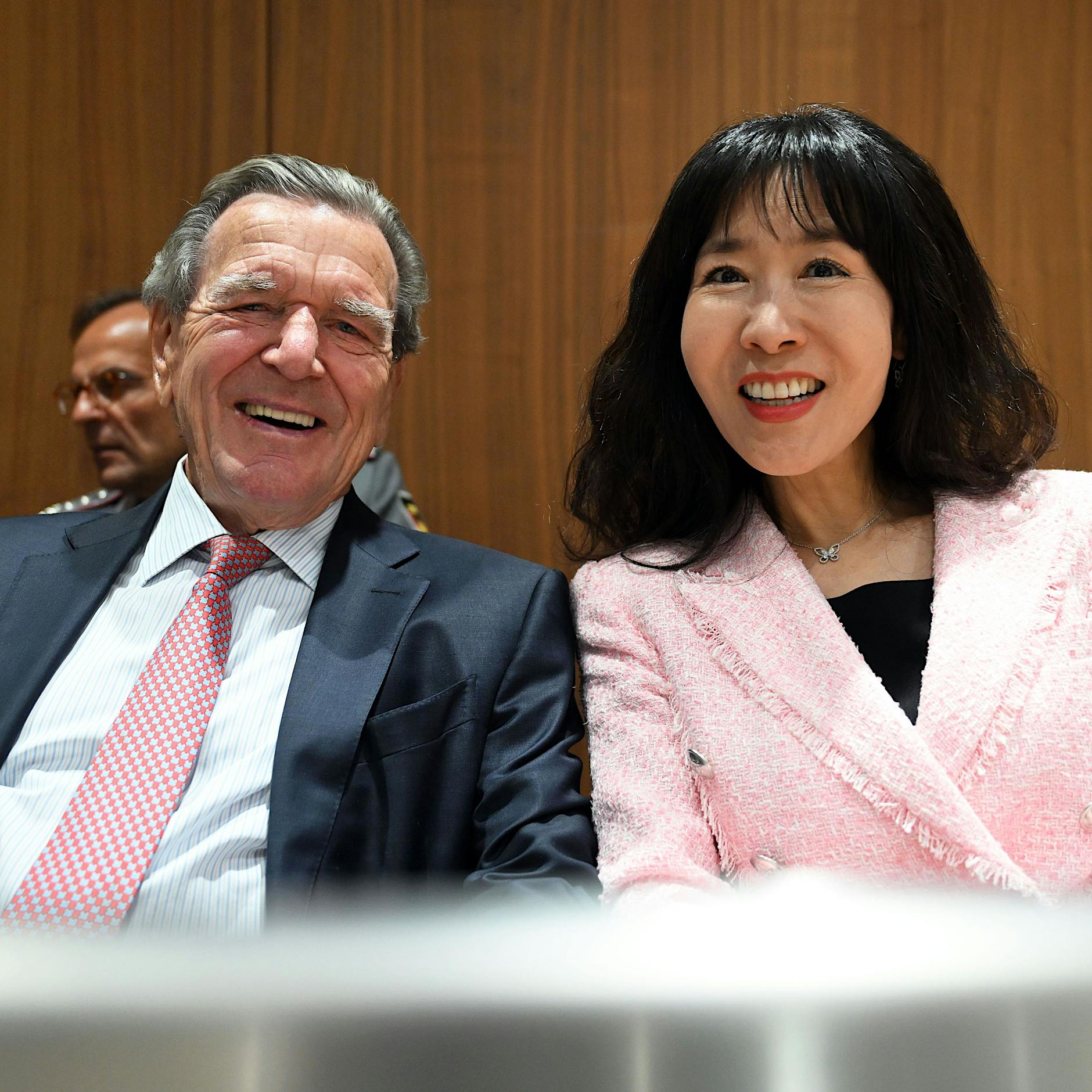 Gerhard Schröder überrascht mit erstem öffentlichen Auftritt nach Burn-out