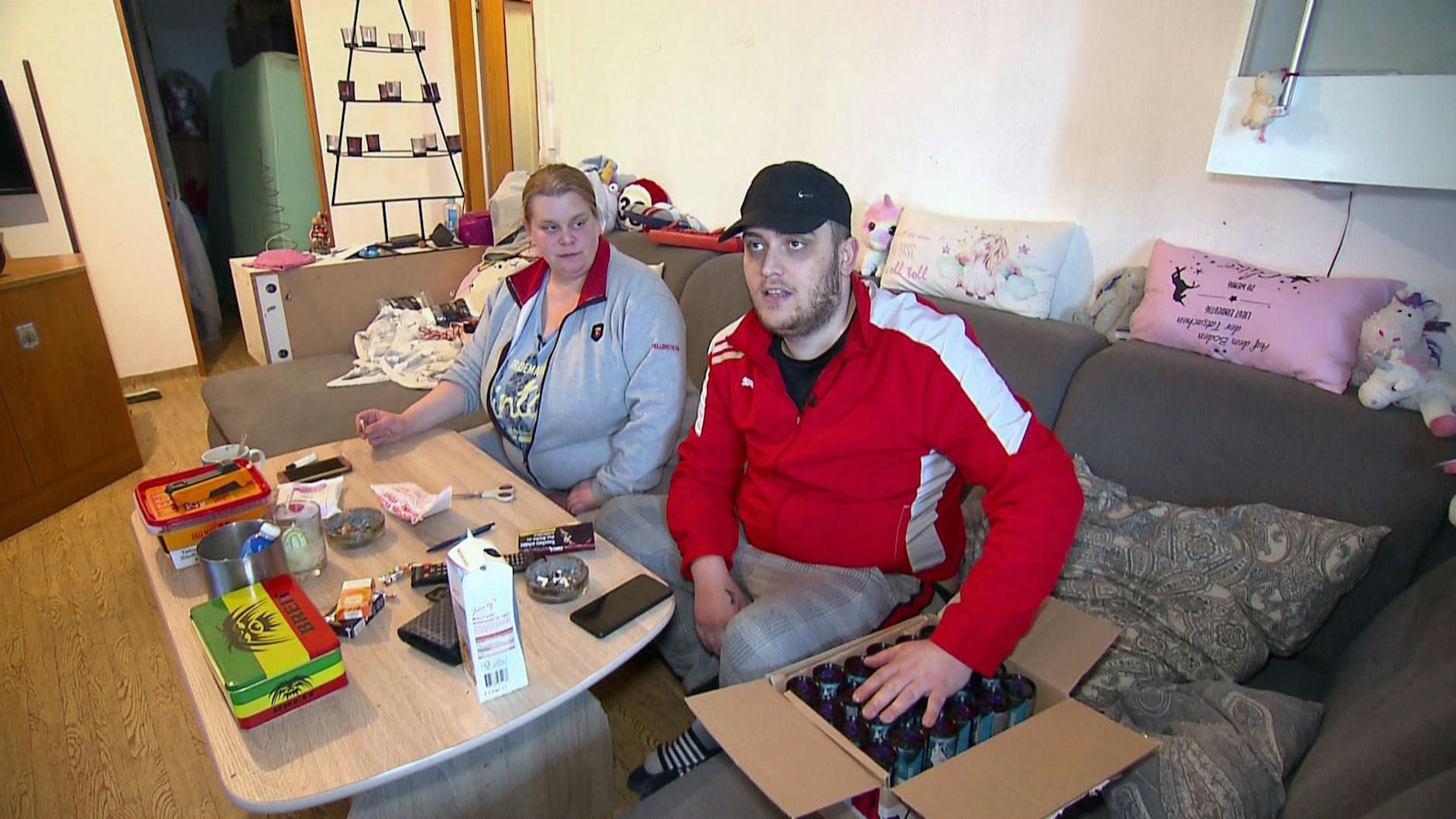Nico und seine Freundin Janine sind arbeitslos, leben vom Staat. Der Bürgergeldempfänger aus „Armes Deutschland“ hat keine Lust auf einen richtigen Job - und gibt das auch ehrlich zu.