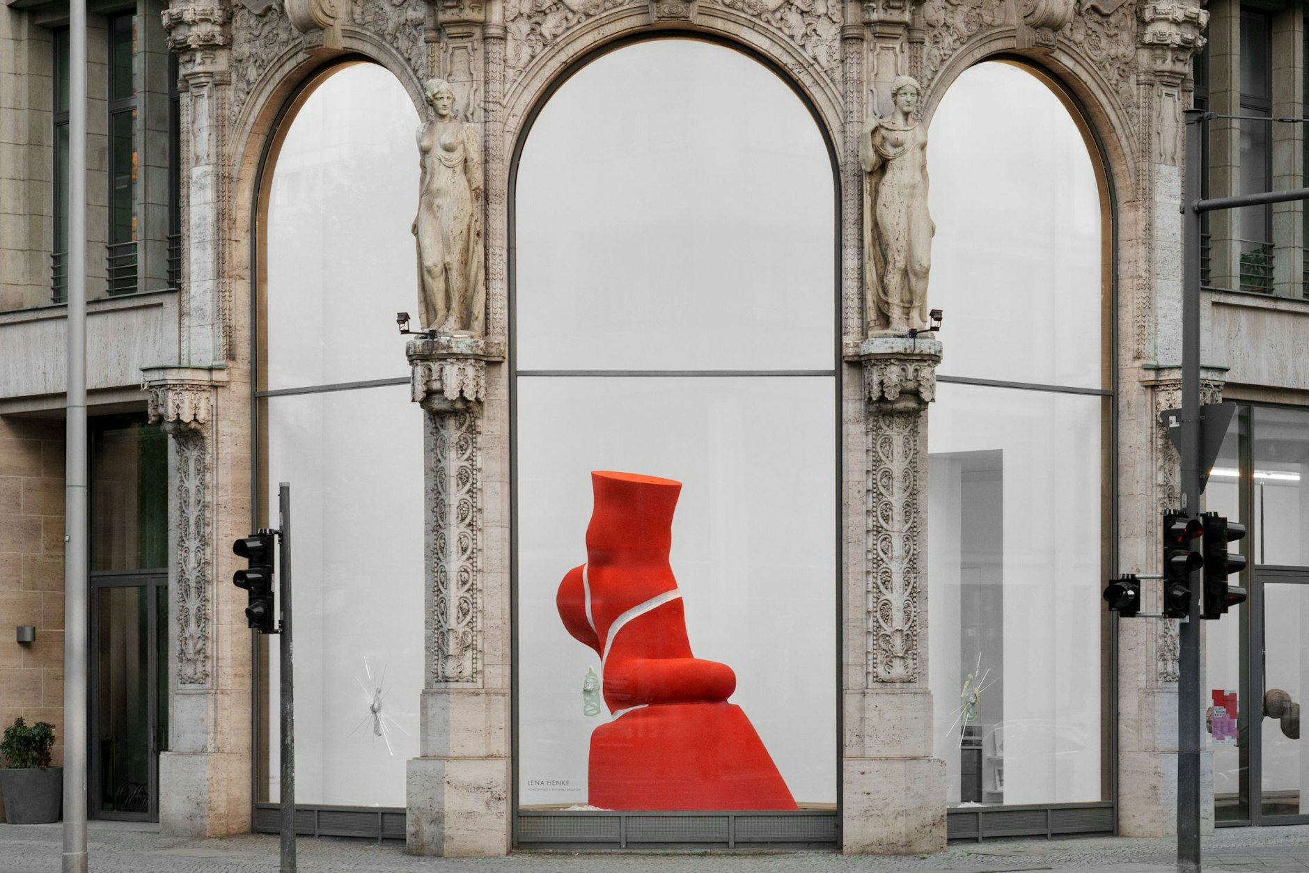 Lena Henke: „Her Courts of Clay“, 2025