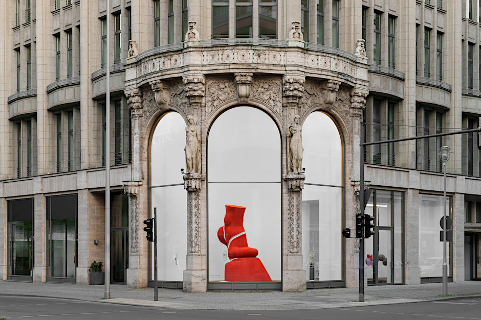Lena Henke: „Her Courts of Clay“, 2025