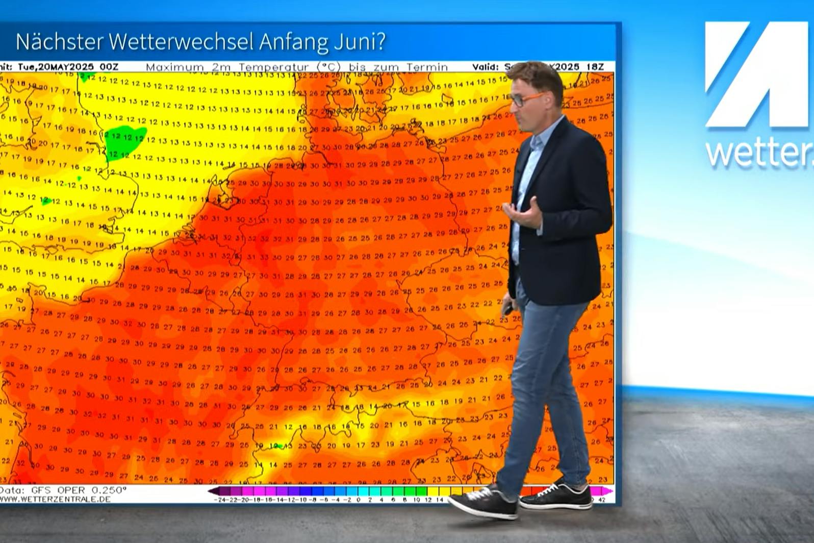 Ende Mai könnte die große Hitze kommen: Meteorologe Dominik Jung von wetter.net erklärt auf einer Wetterkarte die Hitze-Vorhersagen nach dem amerikanischen Wettermodell.