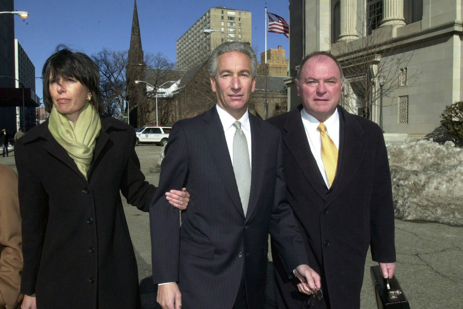 ARCHIV - 4.3.2005: Charles Kushner auf dem Weg zur Urteilsverkündung am Bundesgericht in Newark, New Jersey.
