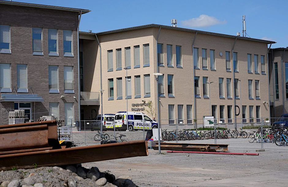 Bei einem Messerangriff in einer Schule in Finnland sind drei Menschen verletzt worden