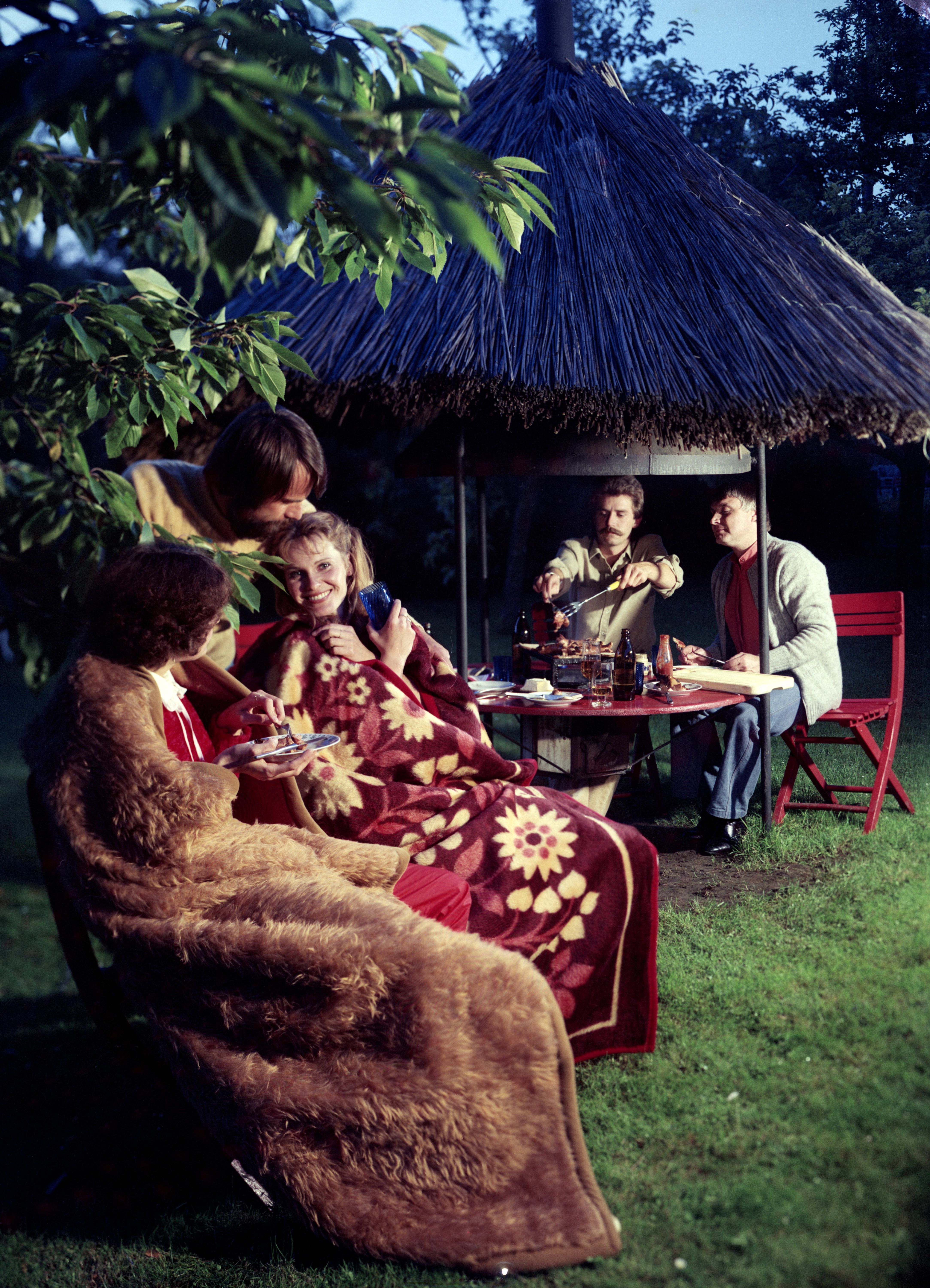 Grillen in der DDR: Wenn Sie DIESE Dinge kennen, sind Sie ein Ossi!