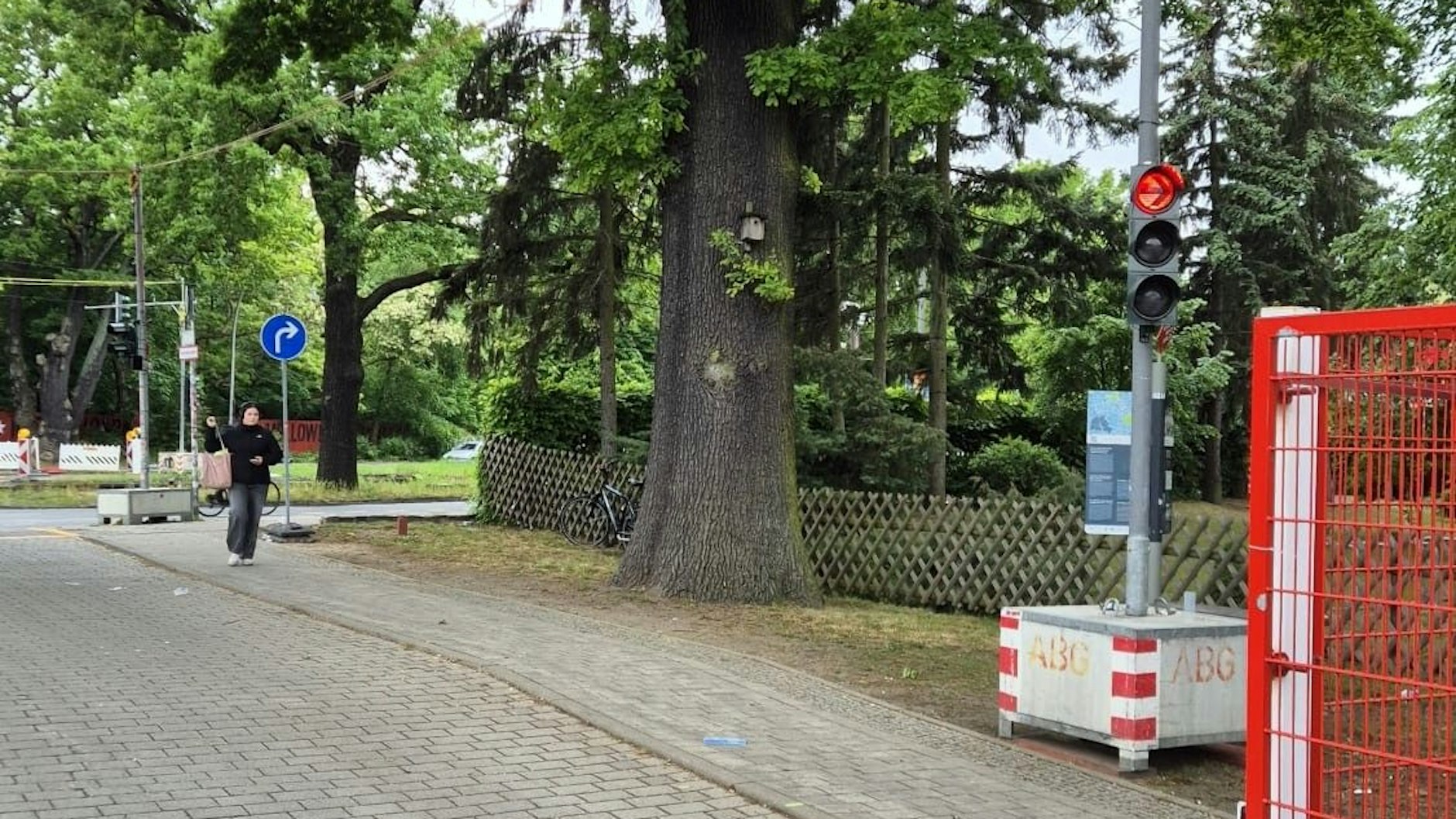 Wer vom Gelände des 1. FC Union auf die Straße An der Wuhlheide abbiegen will, steht jetzt ebenfalls an einer Ampel. 
