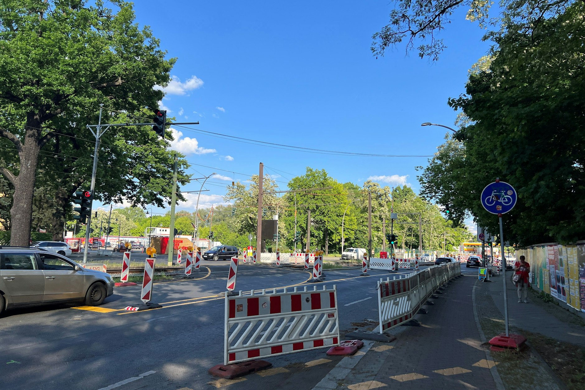 Vor dem Stadion An der Alten Försterei beim 1. FC Union regelt eine neue Ampel die Zufahrt.