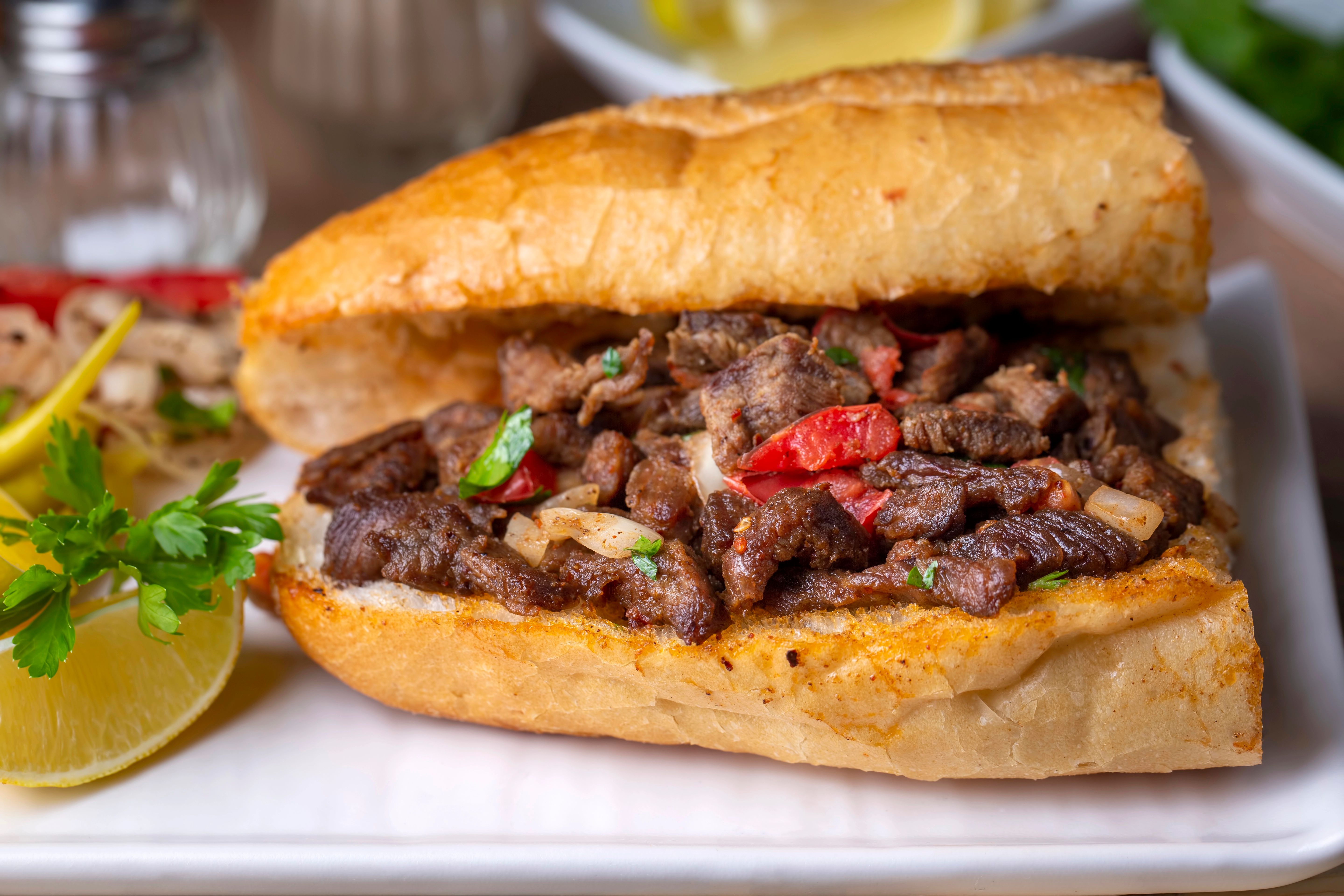 Neues Familienbistro  im „Unvernunft Deluxe“ in Spandau eröffnet: Deutsche und orientalische Küche