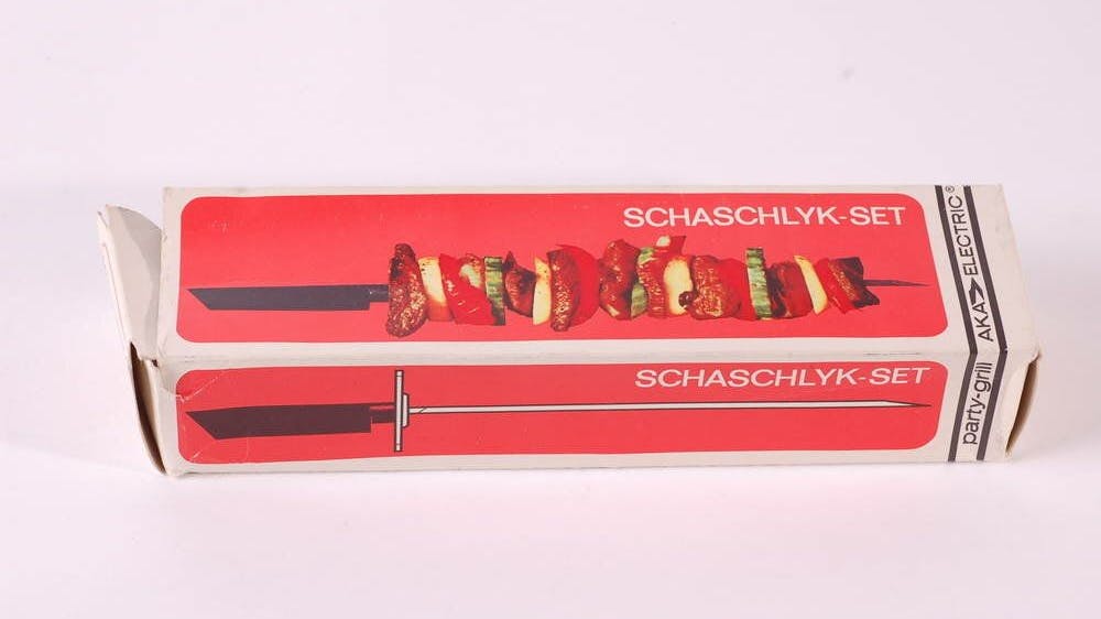 Lust auf Schaschlik? Wer die Fleischspieße selbst zubereiten wollte, nutzte dafür eventuell sogar diese Schaschlikspieße aus dem VEB Acosta Elektromechanik Thüringen.
