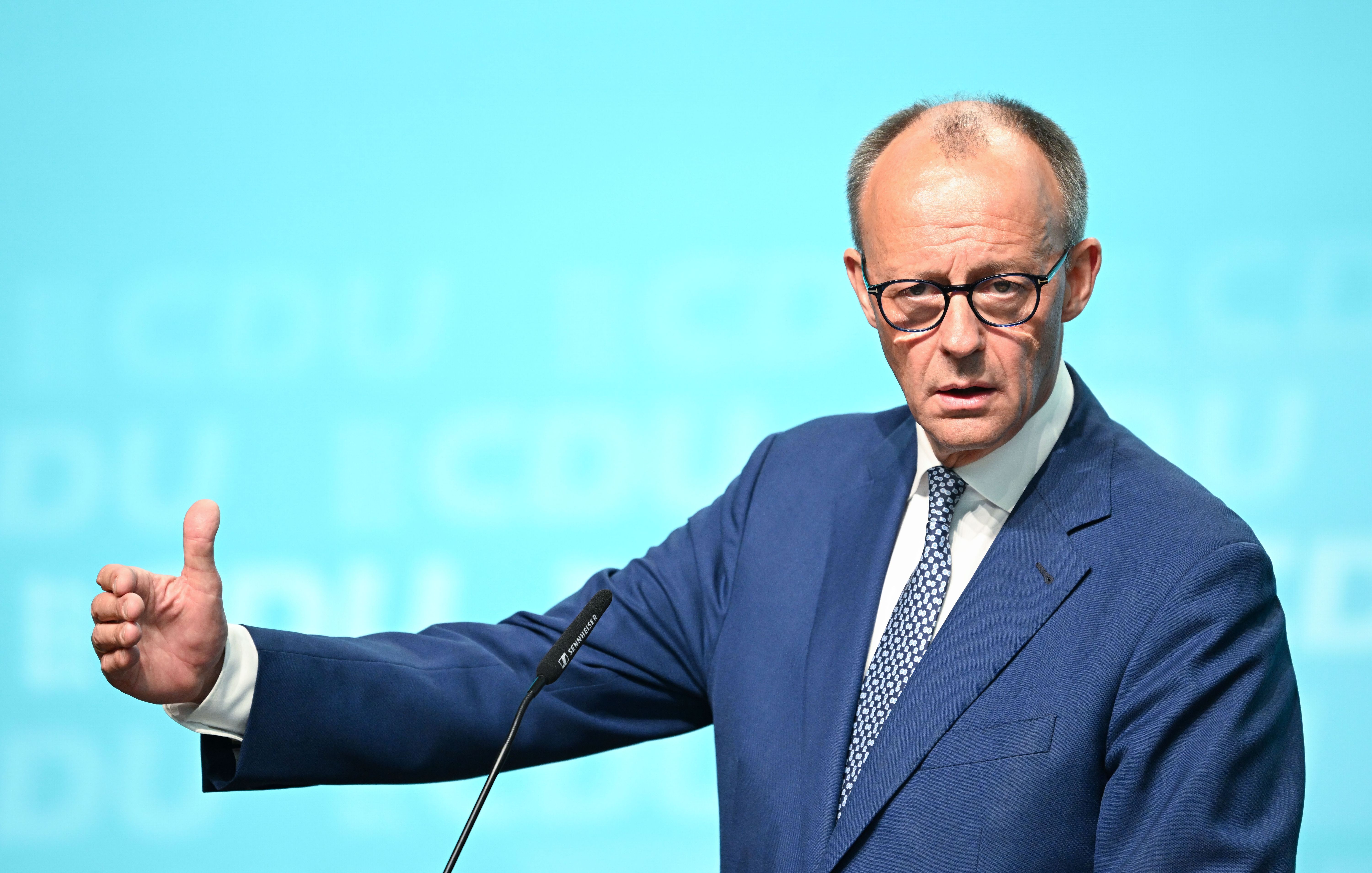 Wir sollen mehr und effizienter arbeiten, Herr Merz? Dann liefern Sie erst mal!