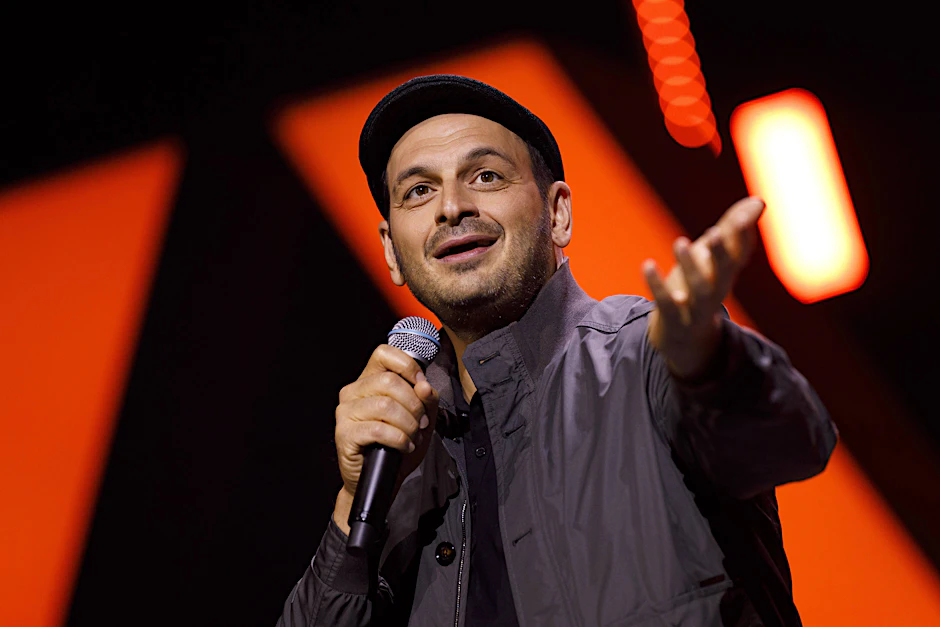 Kaya Yanar gehört zu den beliebtesten Comedians in Deutschland. Aber: Wie sieht es bei dem Komiker privat aus, wo lebt er und wer ist die Frau an seiner Seite?