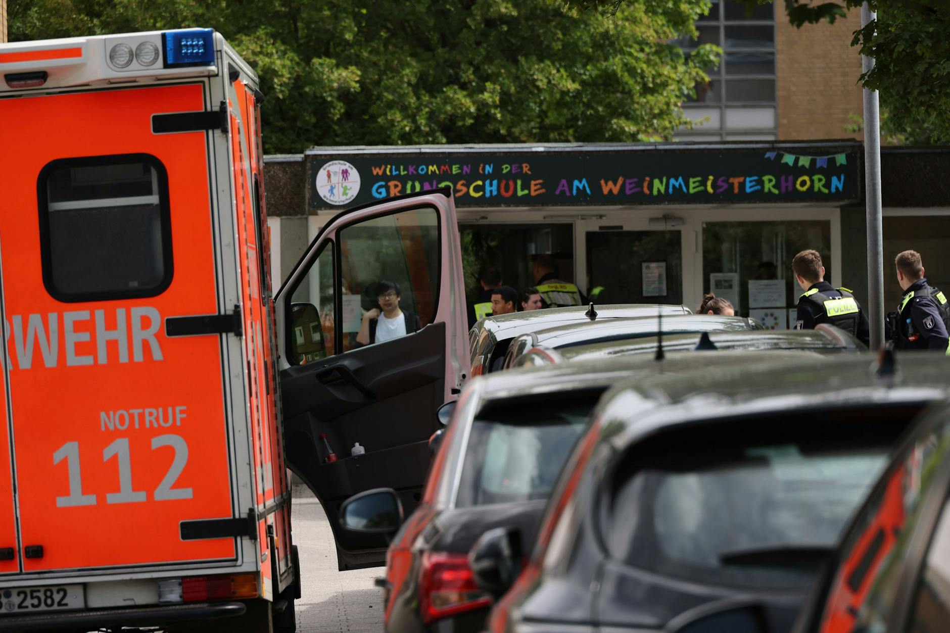 In der Grundschule am Weinmeisterhorn in Spandau wurde am Donnerstag ein Kind durch einen Messerstich schwer verletzt.