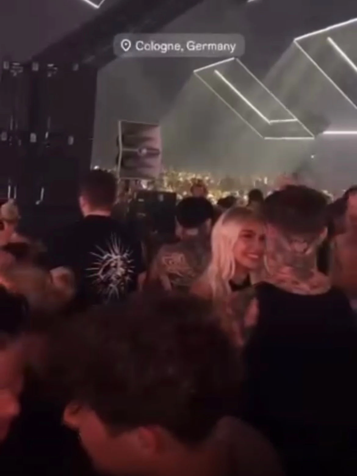 Daniela und Samuel in einem Club in Köln.