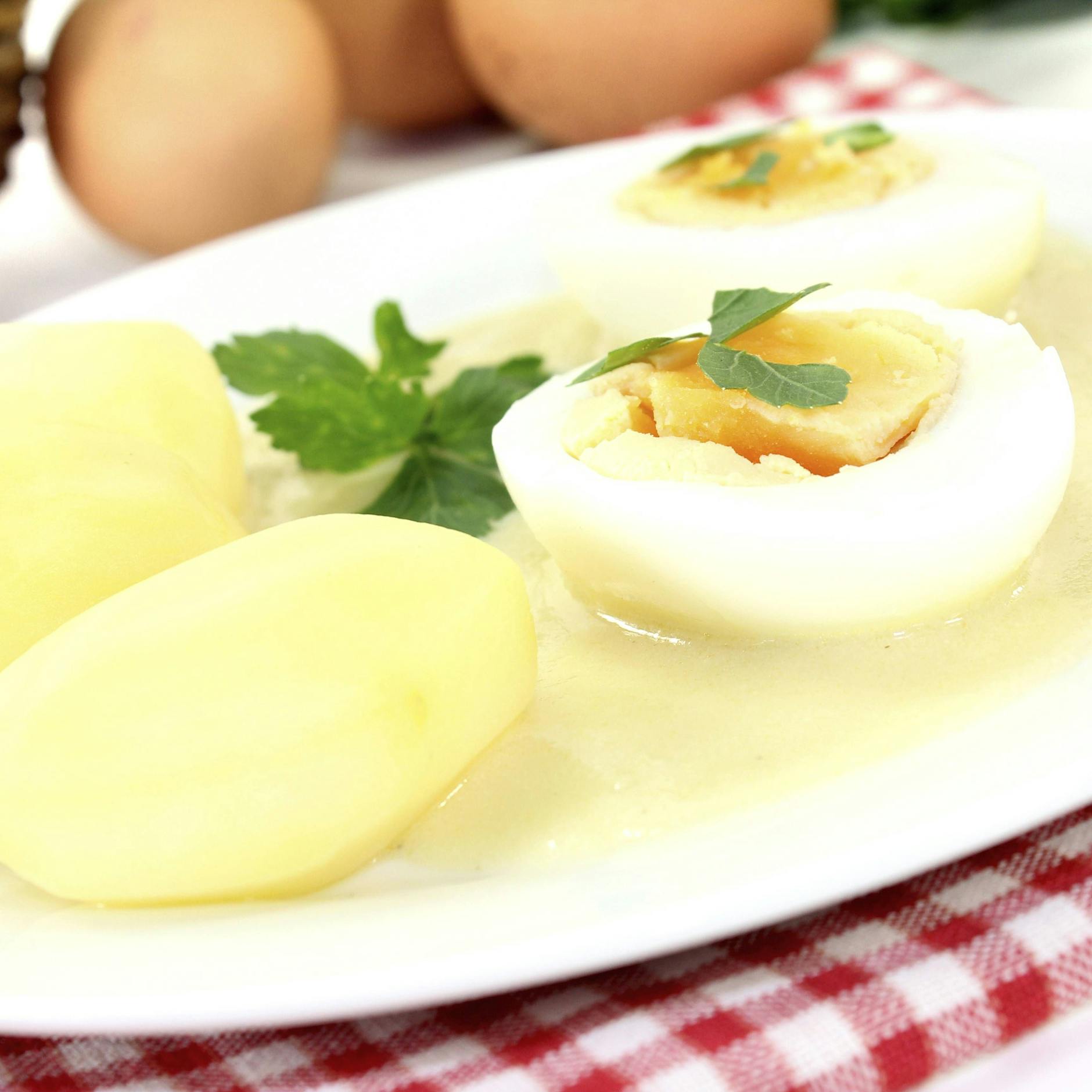 Würzige Senfeier mit Kartoffeln – Omas geniales Rezept aus der DDR!