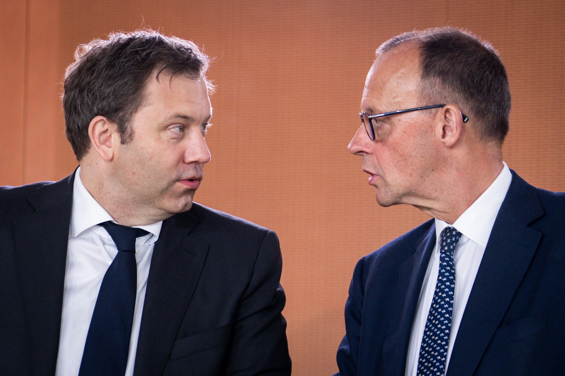 Lars Klingbeil (l., SPD) und Friedrich Merz (CDU): Wen kümmert hier die Meinungsfreiheit?