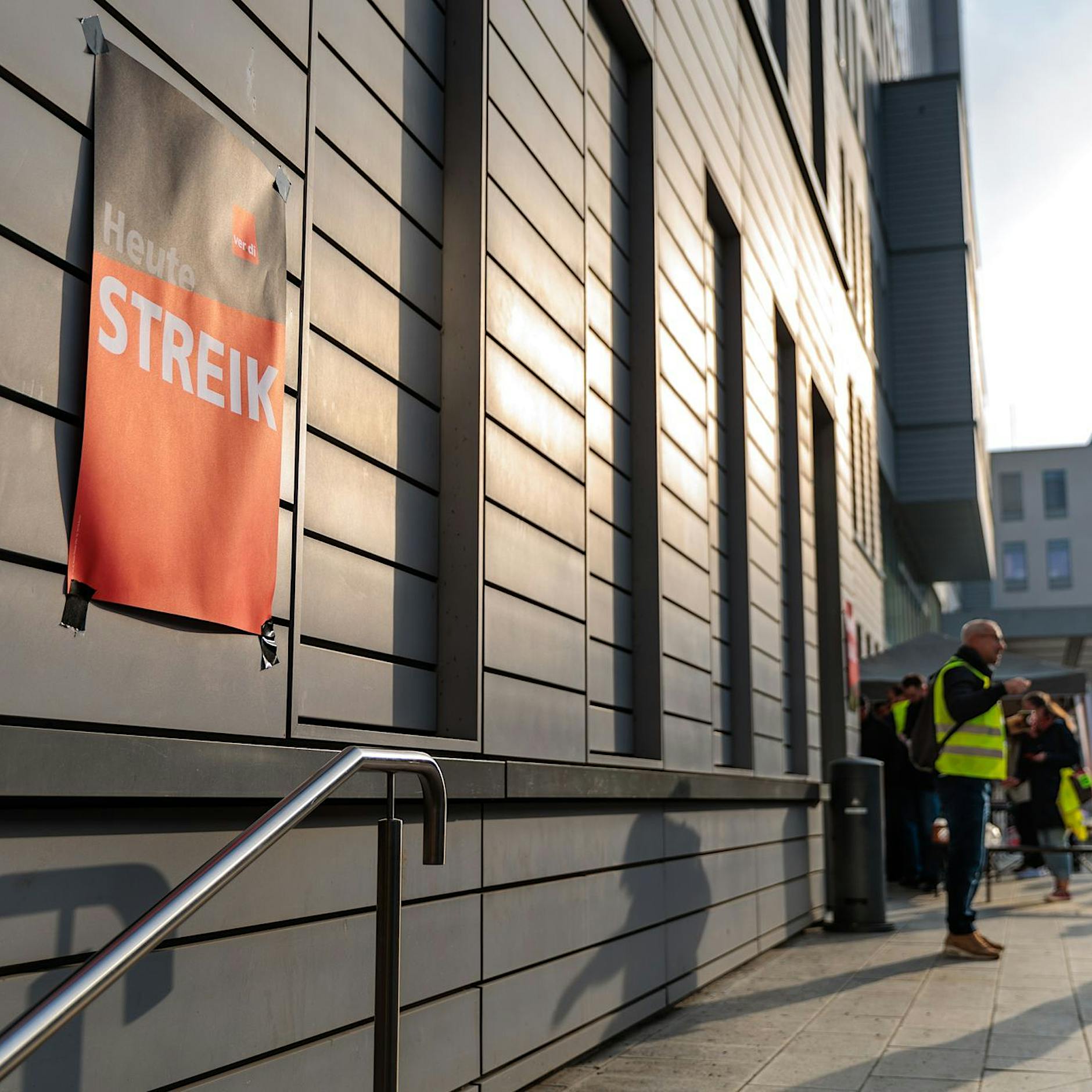 CFM-Streik an der Charité Berlin: „Millionen Euro ohne Mehrwert für das System“