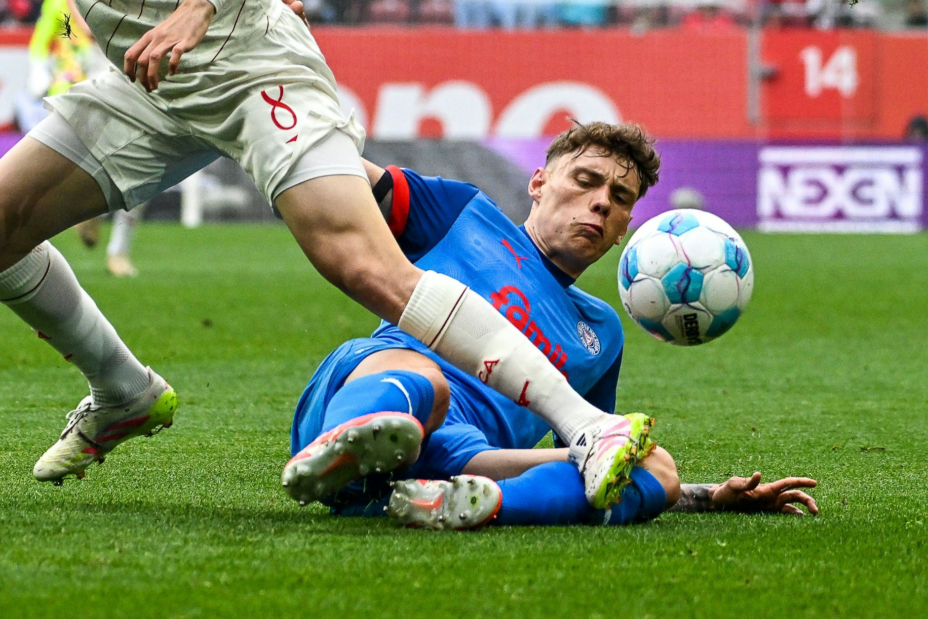 Kiels Nicolai Remberg ist für seine harte Gangart bekannt. Der 1. FC Union hat ein Auge auf dem Mittelfeldspieler geworfen.