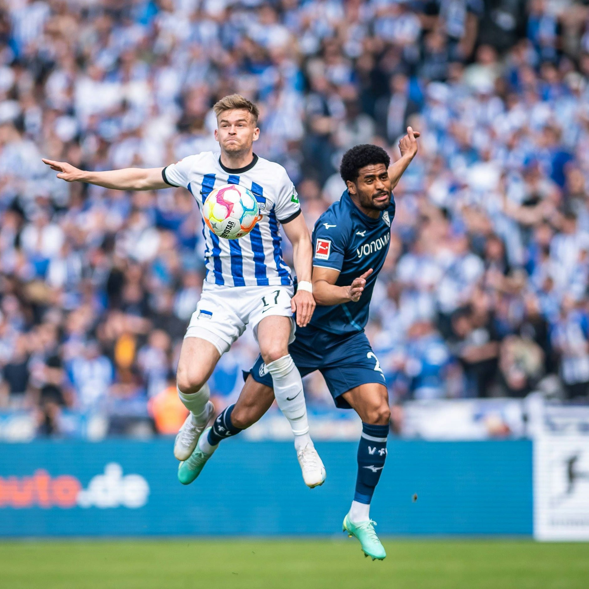 Maxi Mittelstädt (l.) spielte bis 2023 bei Hertha BSC in der Bundesliga.