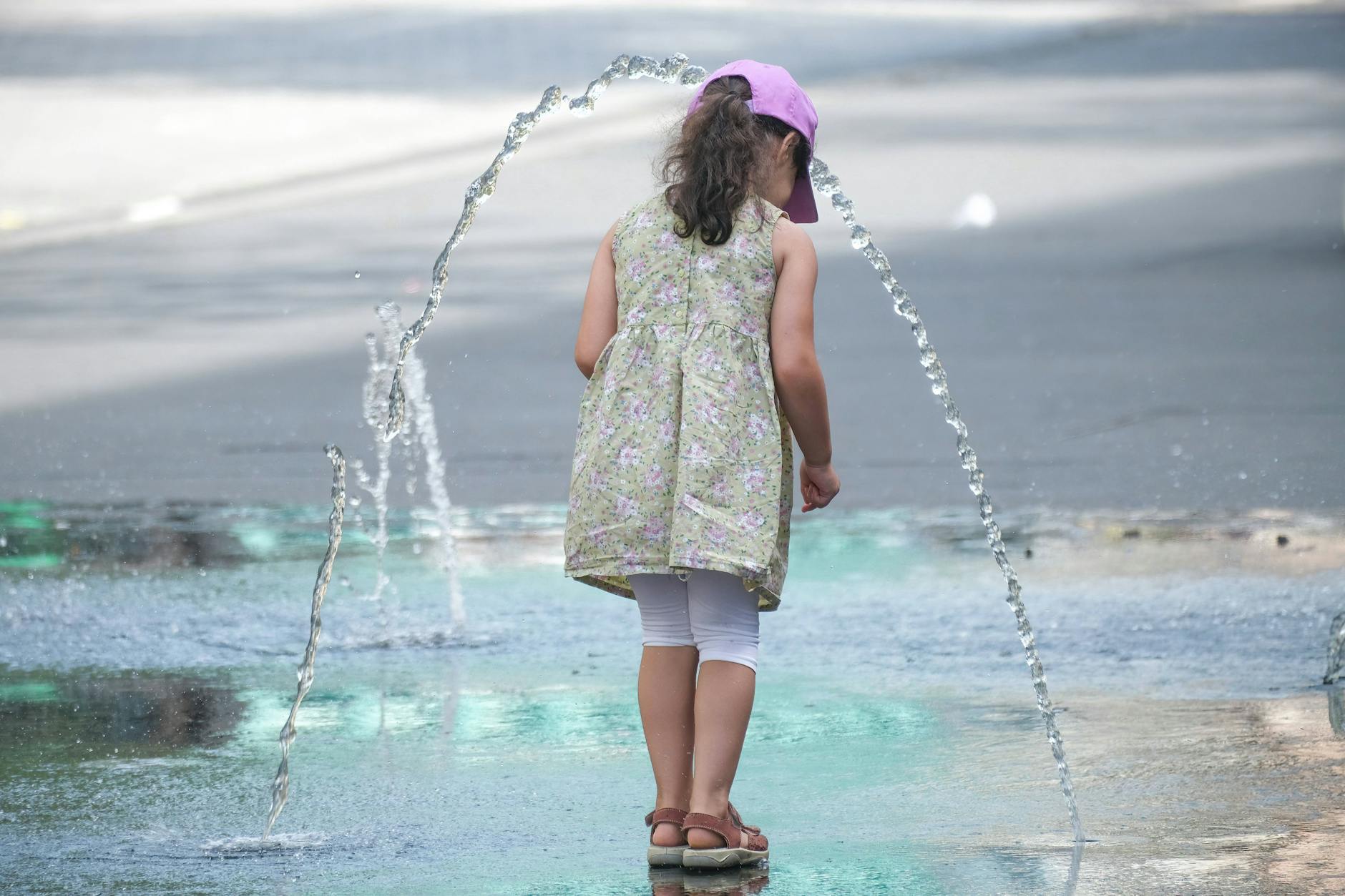 Im Berliner Bezirk Lichtenberg eröffnet Anfang Juni ein neuer Wasserspielplatz in der Grünanlage an der Wilhelm-Guddorf-Straße.
