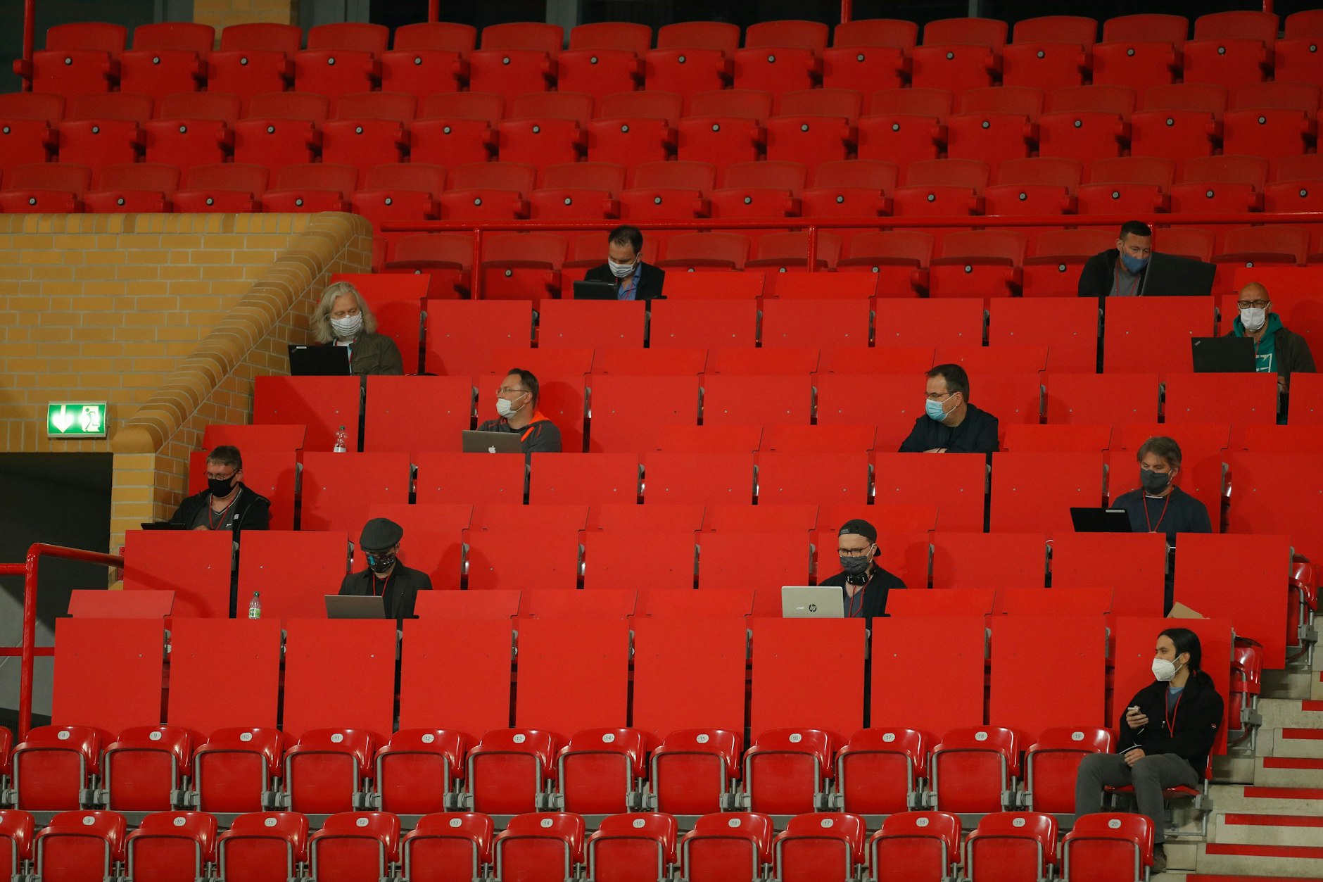 Distanz und kritische Nähe: die Pressetribüne in der Alten Försterei im Sommer 2020