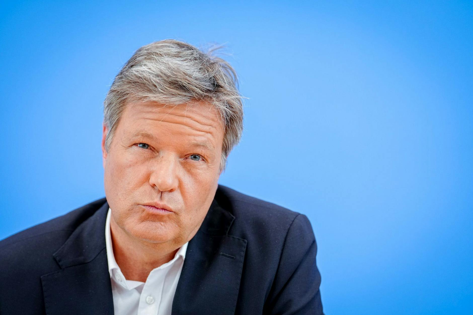 Der frühere Bundeswirtschaftsminister Robert Habeck (Bündnis 90/Die Grünen) geht juristisch gegen Beleidigungen im Internet vor.