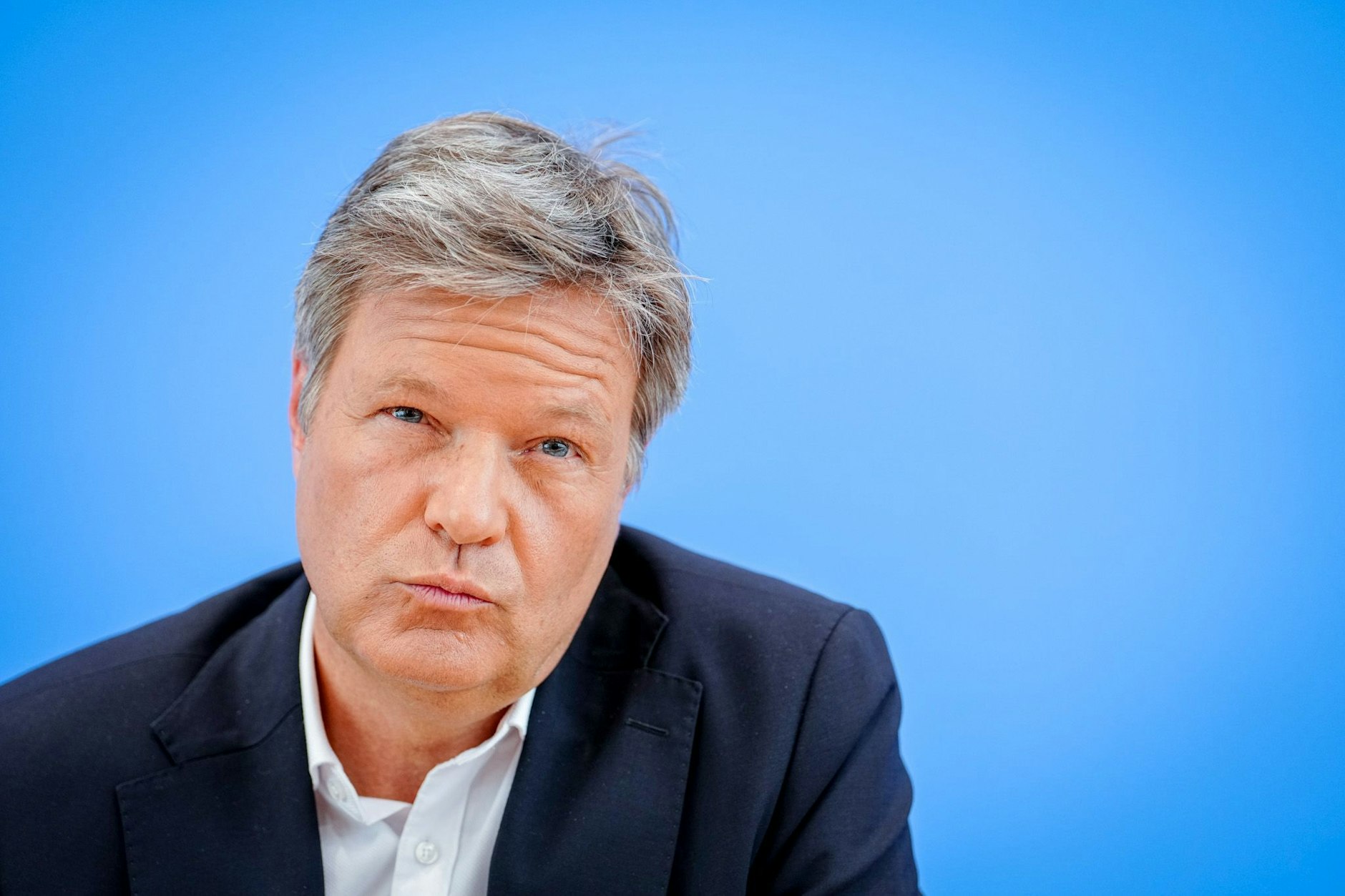 Der frühere Bundeswirtschaftsminister Robert Habeck (Bündnis 90/Die Grünen) geht juristisch gegen Beleidigungen im Internet vor.