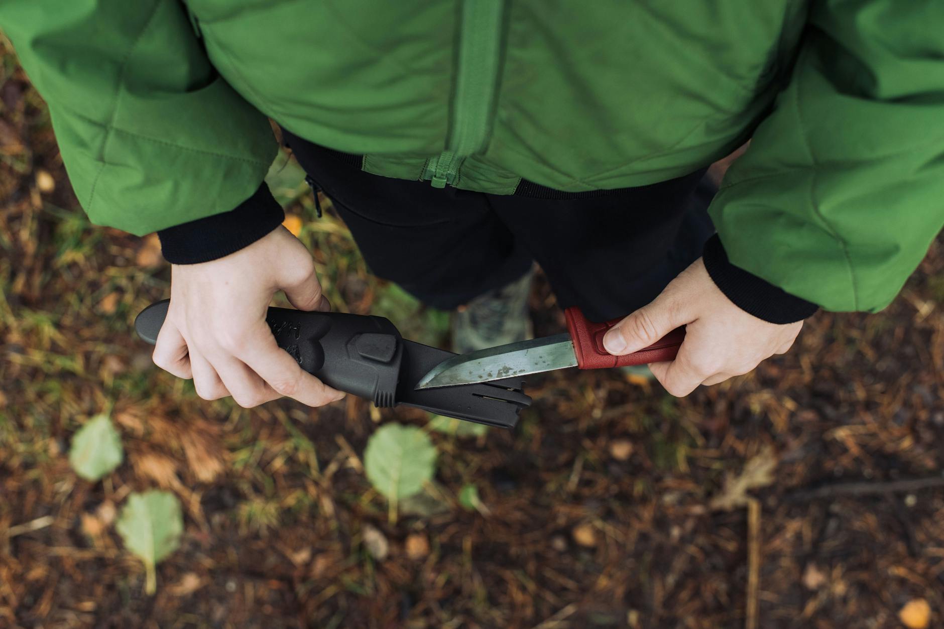 Ein illegales Messer dabeizuhaben, scheint eine coole Sache zu sein.