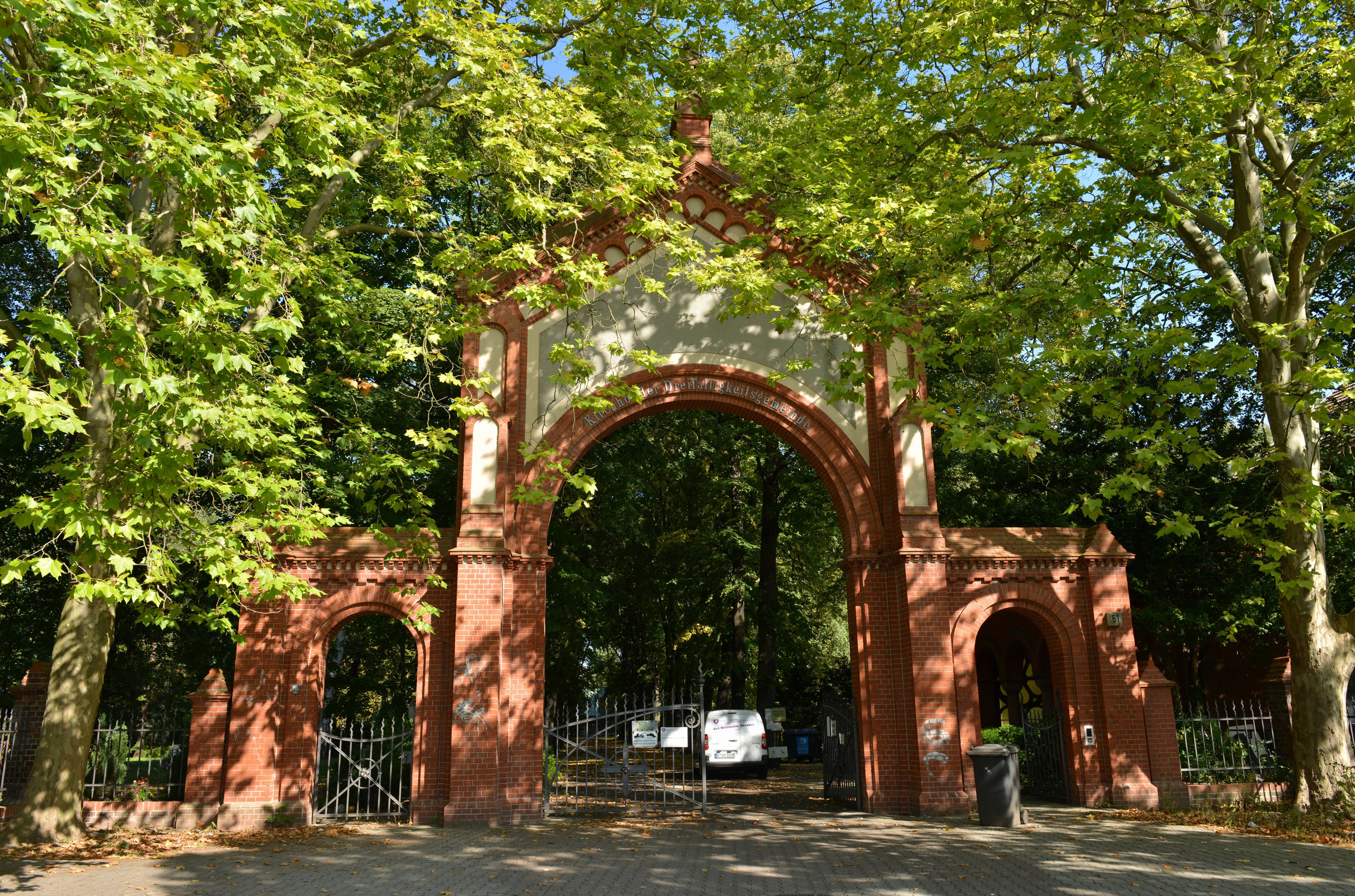 Wohnungsbau: Müssen jetzt wirklich Friedhöfe weggebaggert werden?