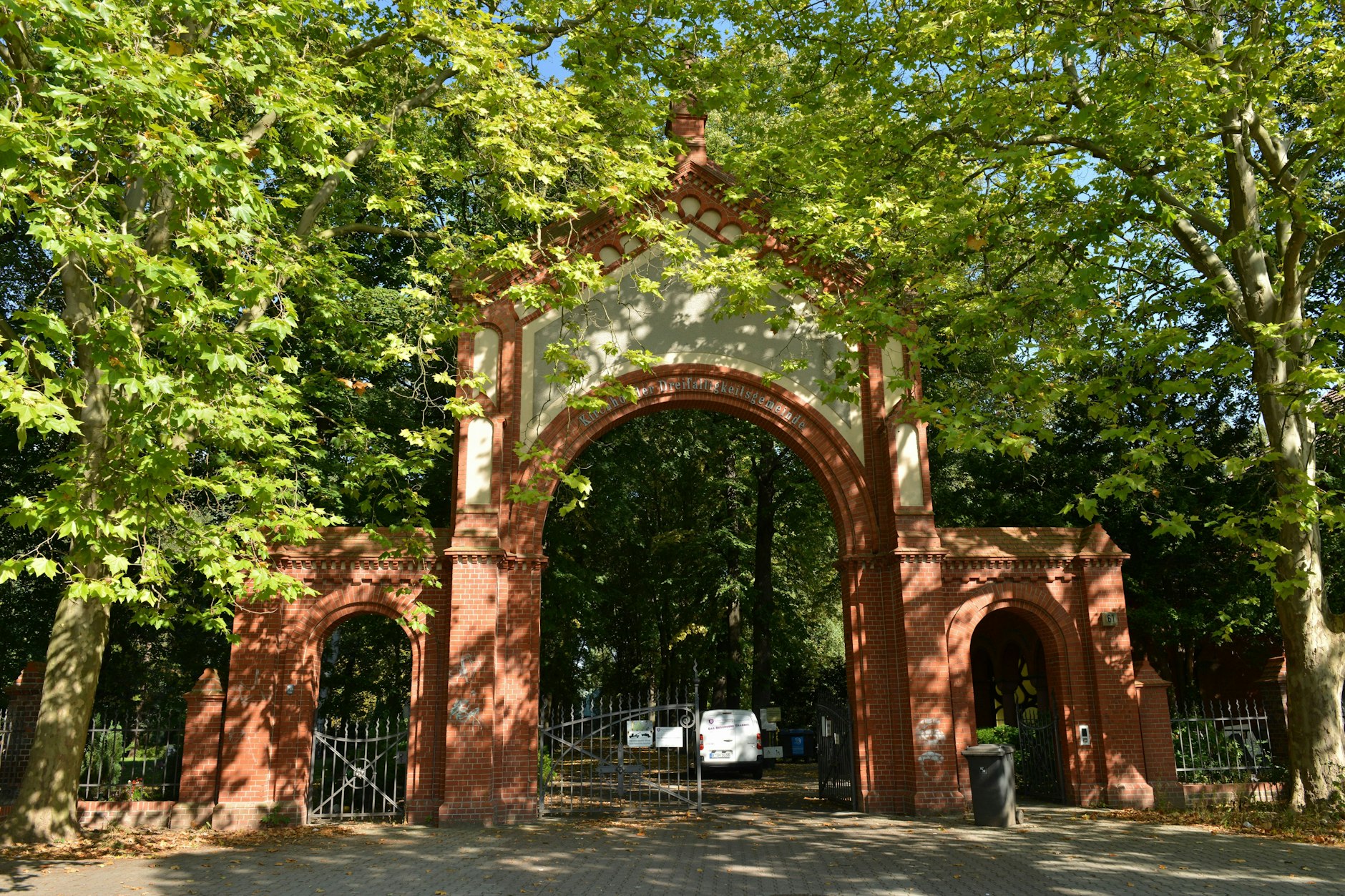 Auch der Dreifaltigkeitsfriedhof in Mariendorf steht auf der Abschussliste der Wohnungs-Investoren.