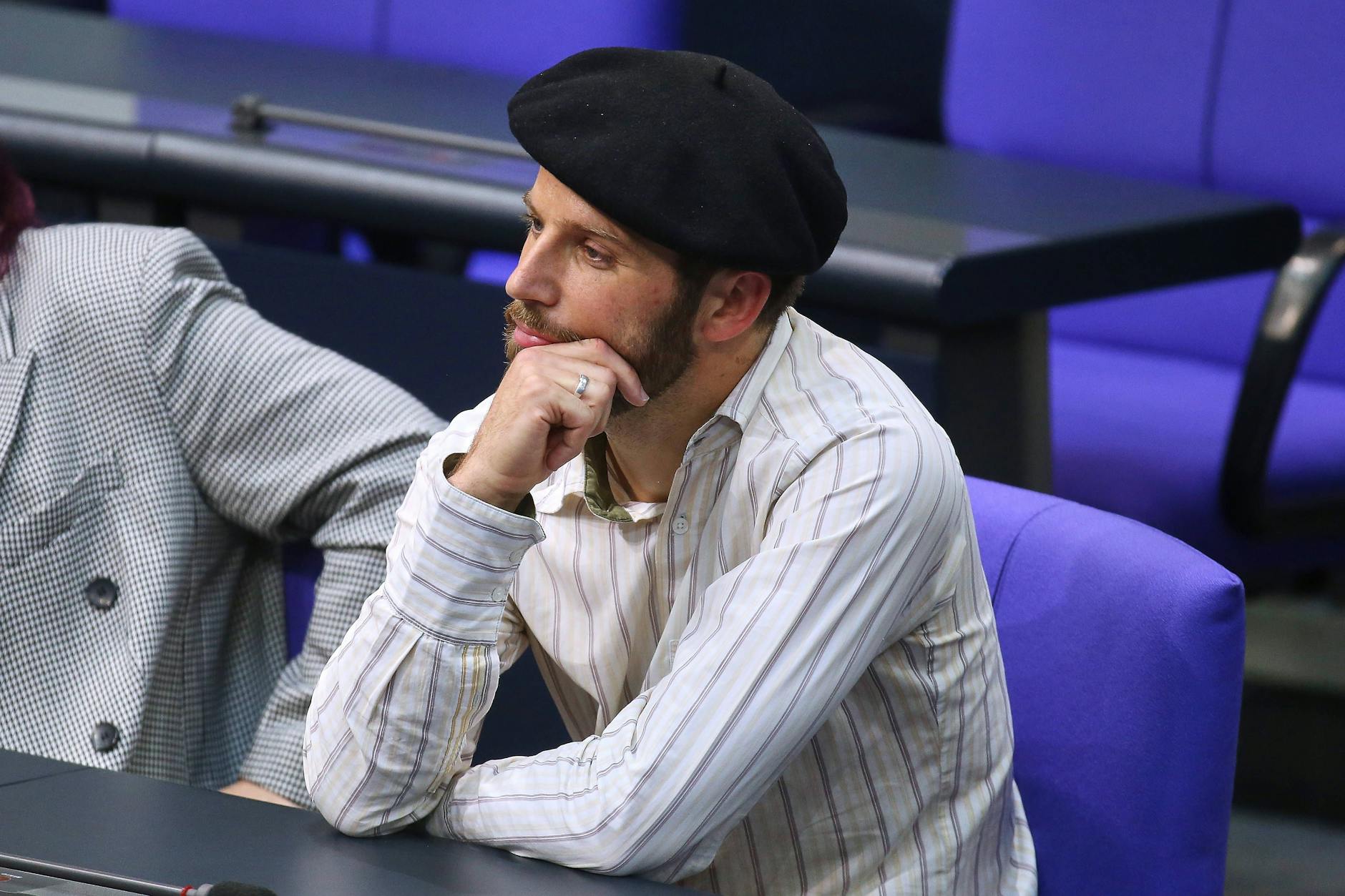 Marcel Bauer wurde des Saals verwiesen, da er seine Baskenmütze nicht absetzen wollte.