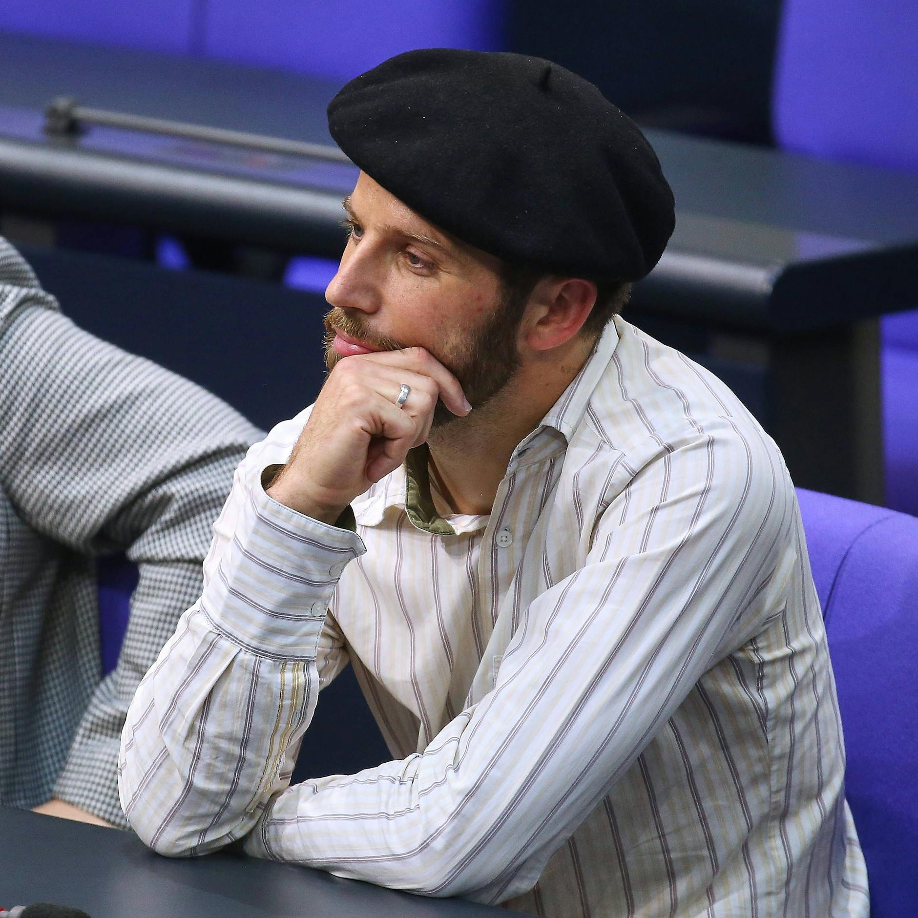 Image - Linken-Abgeordneter Marcel Bauer verzichtet auf Baskenmütze im Bundestag