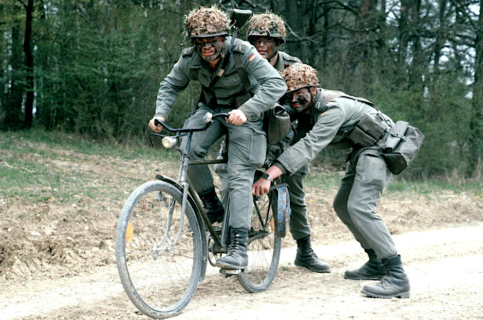 Soldaten einer Fahrradkompanie in den 80er-Jahren
