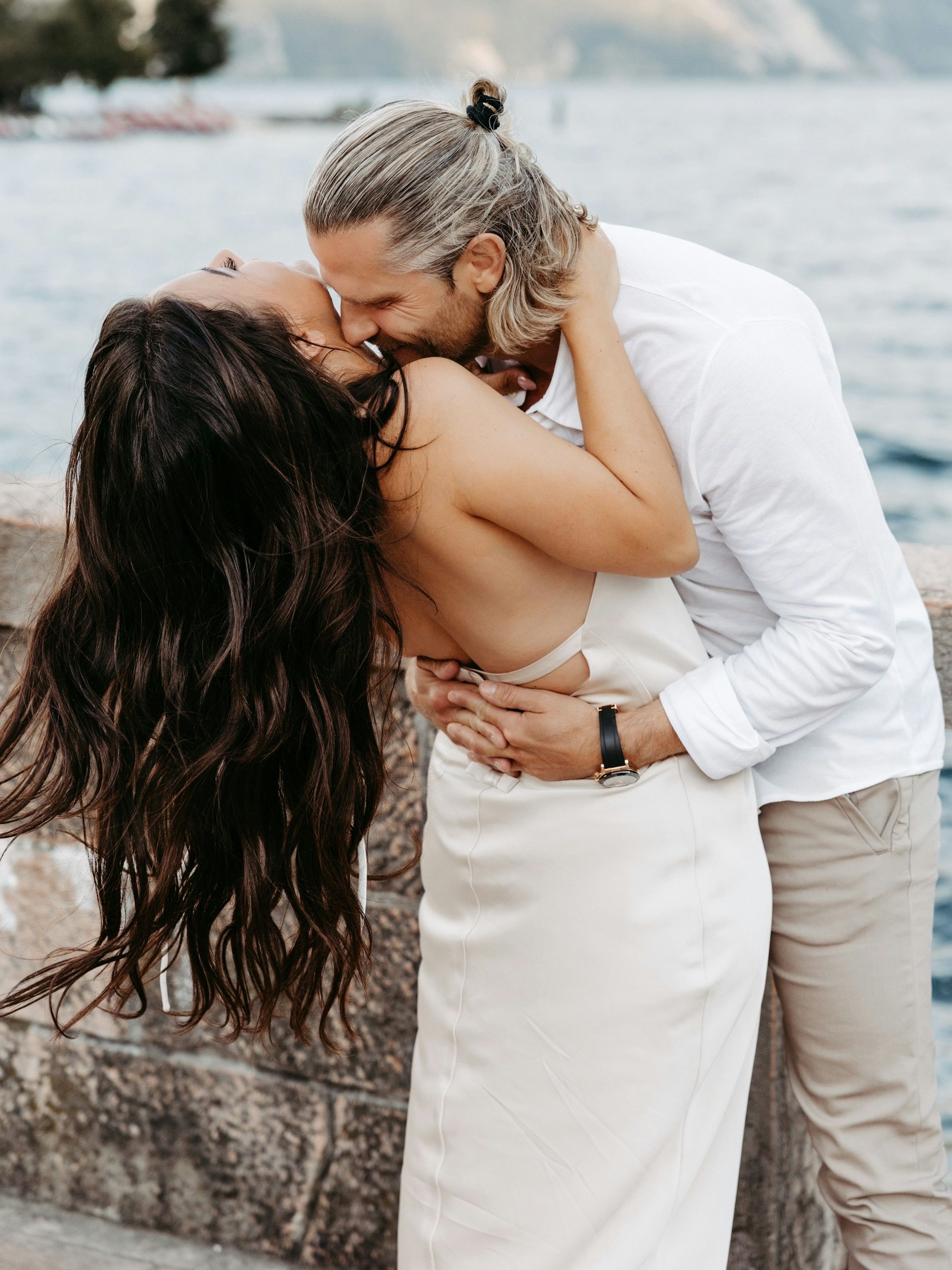 Paul kommt Anna beim Shooting sehr nahe.