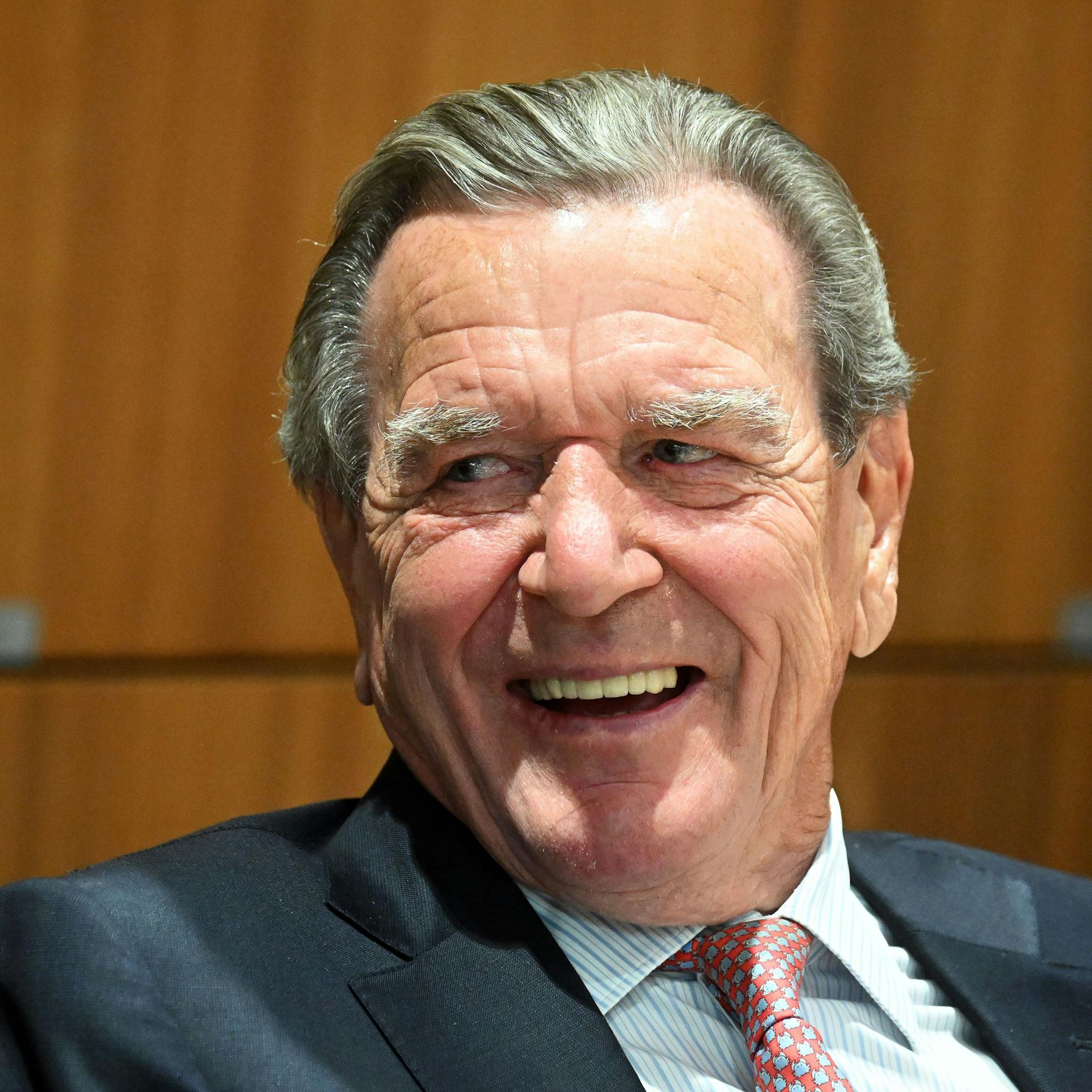 Image - Sparkasse dreht Geldhahn zu: Gerhard Schröder bekommt kein Gazprom-Geld mehr – Bericht